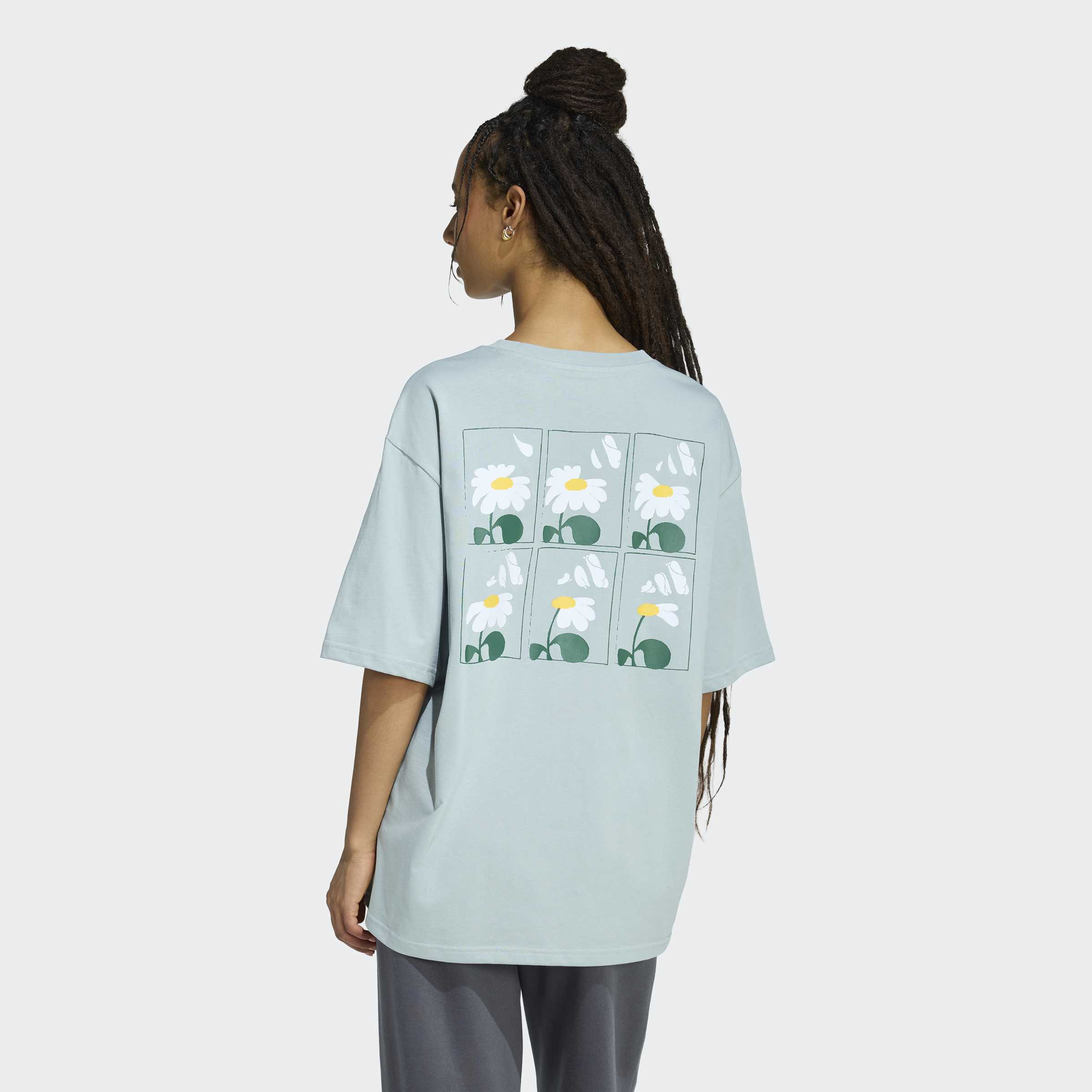 اديداس - تيشيرت نسائي بأكمام قصيرة وطبعة كبيرة الحجم وجوانب ناعمة-women-clothing-tshirts-image-9
