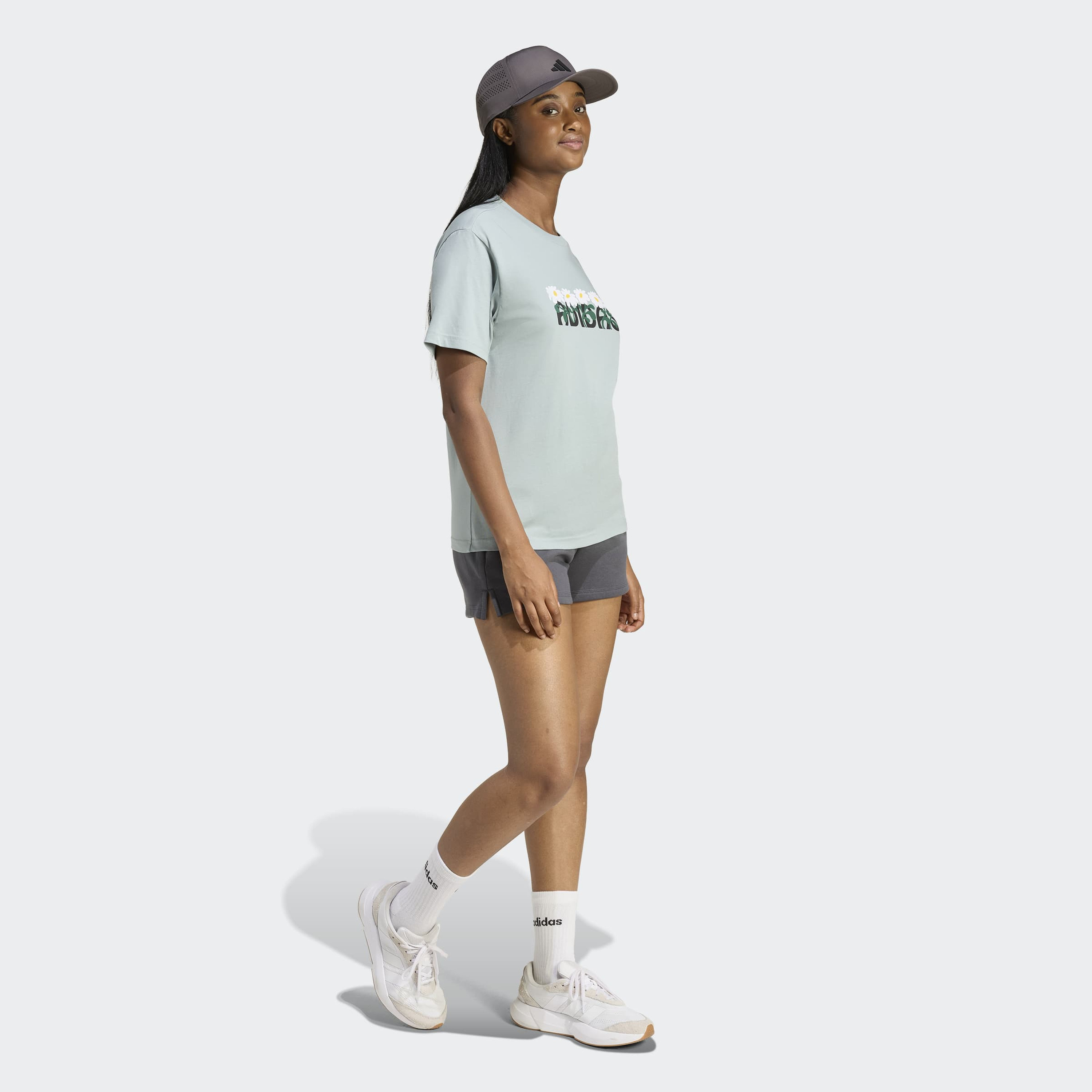 اديداس - تيشيرت نسائي بأكمام قصيرة وطبعة مميزة من الجانب الناعم-women-clothing-tshirts-image-2