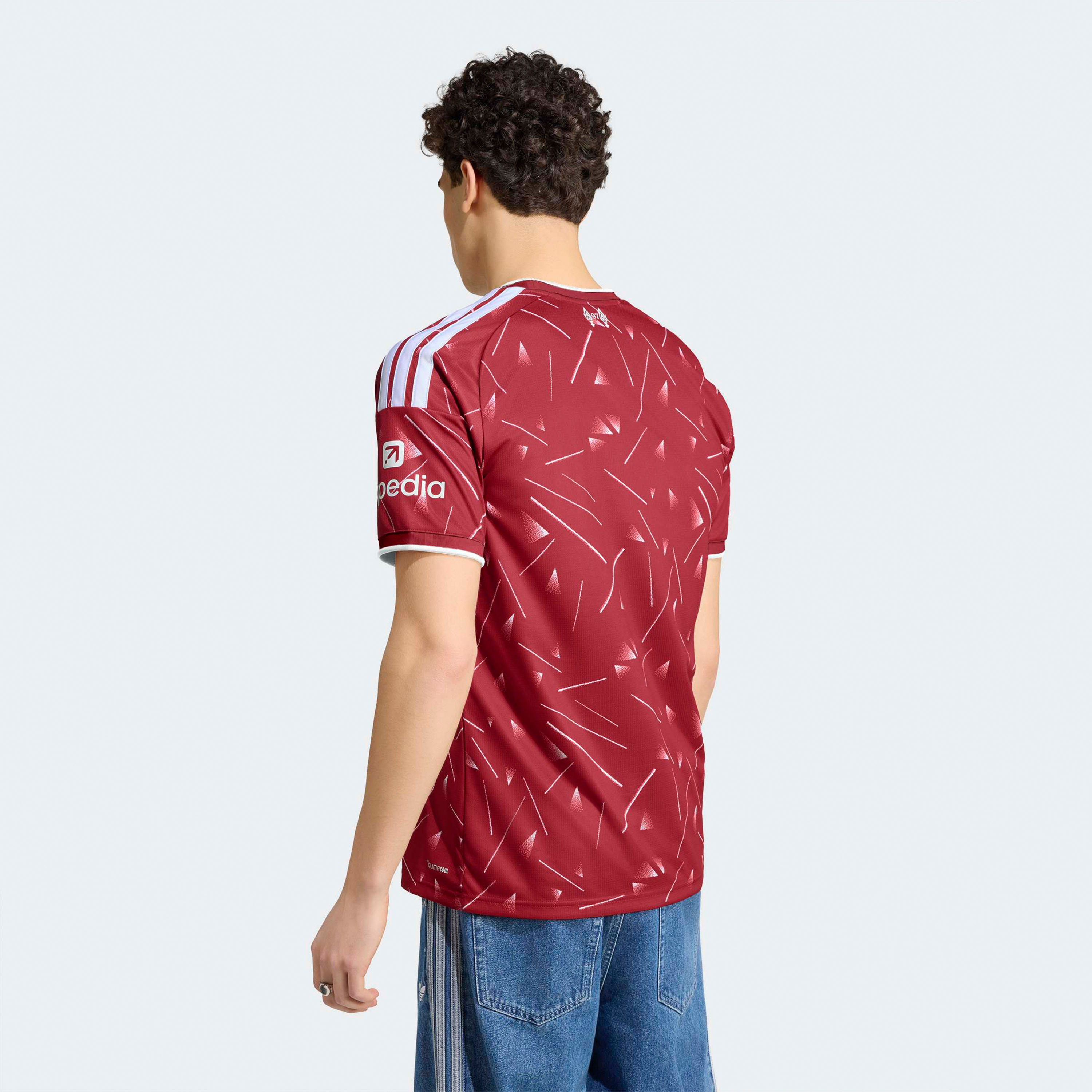 اديداس - قميص ليفربول للرجال للموسم 25/26 الأساسي بأكمام قصيرة-men-clothing-sportswearandactivewear-tshirtsandpolos-image-4