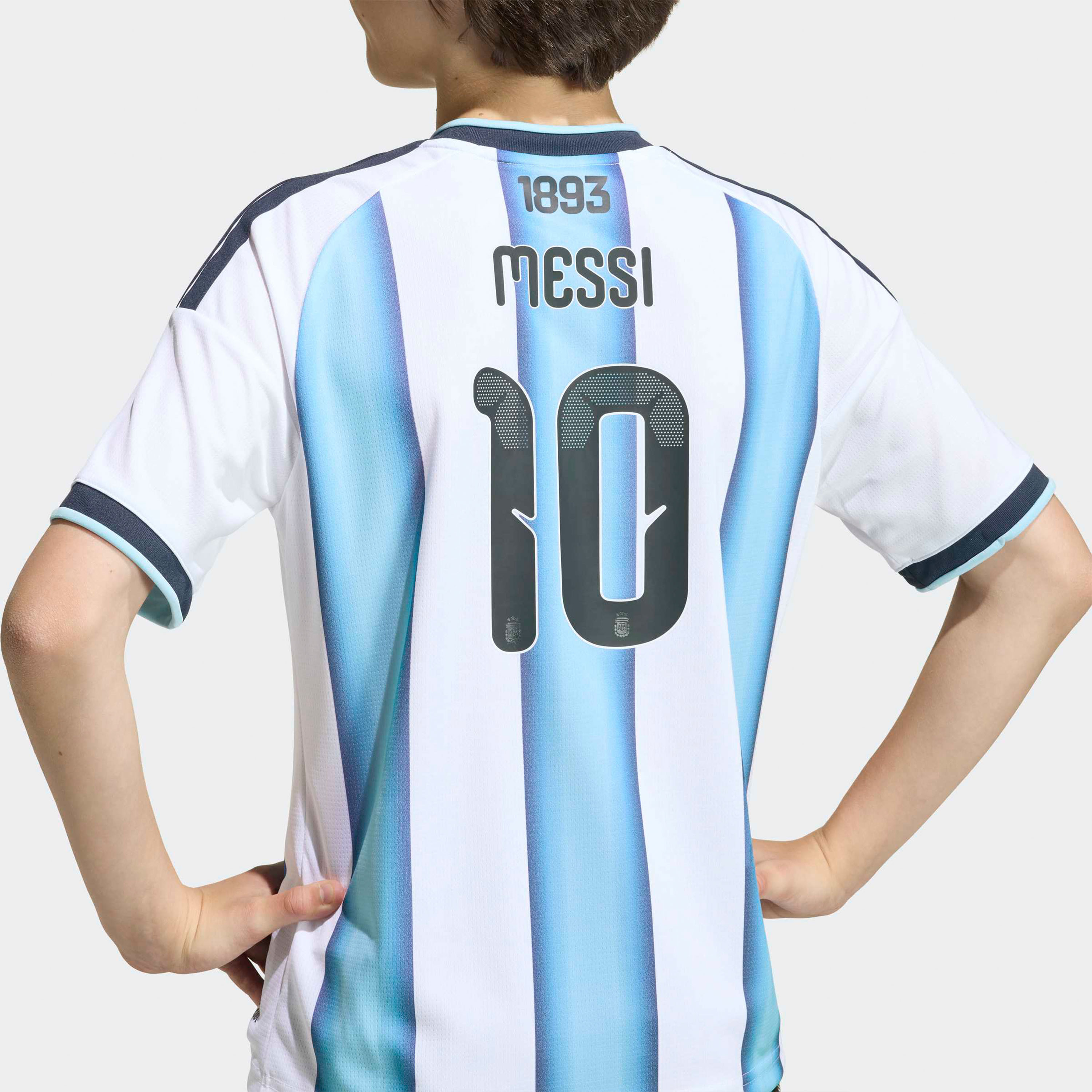 اديداس - قميص منتخب الأرجنتين للأطفال الأساسي لكأس العالم FIFA 2026-boys-clothing-sportswear-tops-image-4