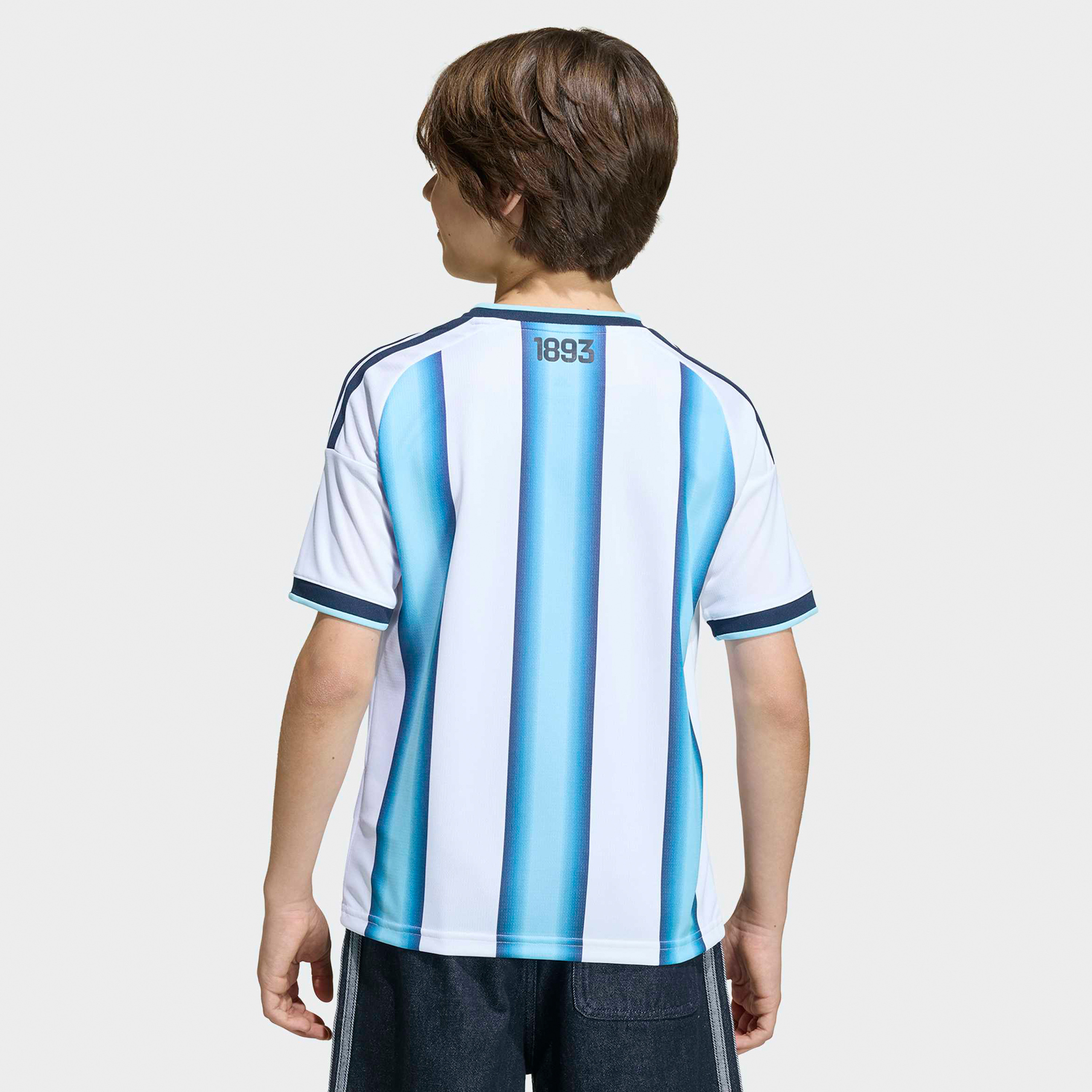 اديداس - قميص منتخب الأرجنتين للأطفال الأساسي لكأس العالم FIFA 2026-boys-clothing-sportswear-tops-image-7