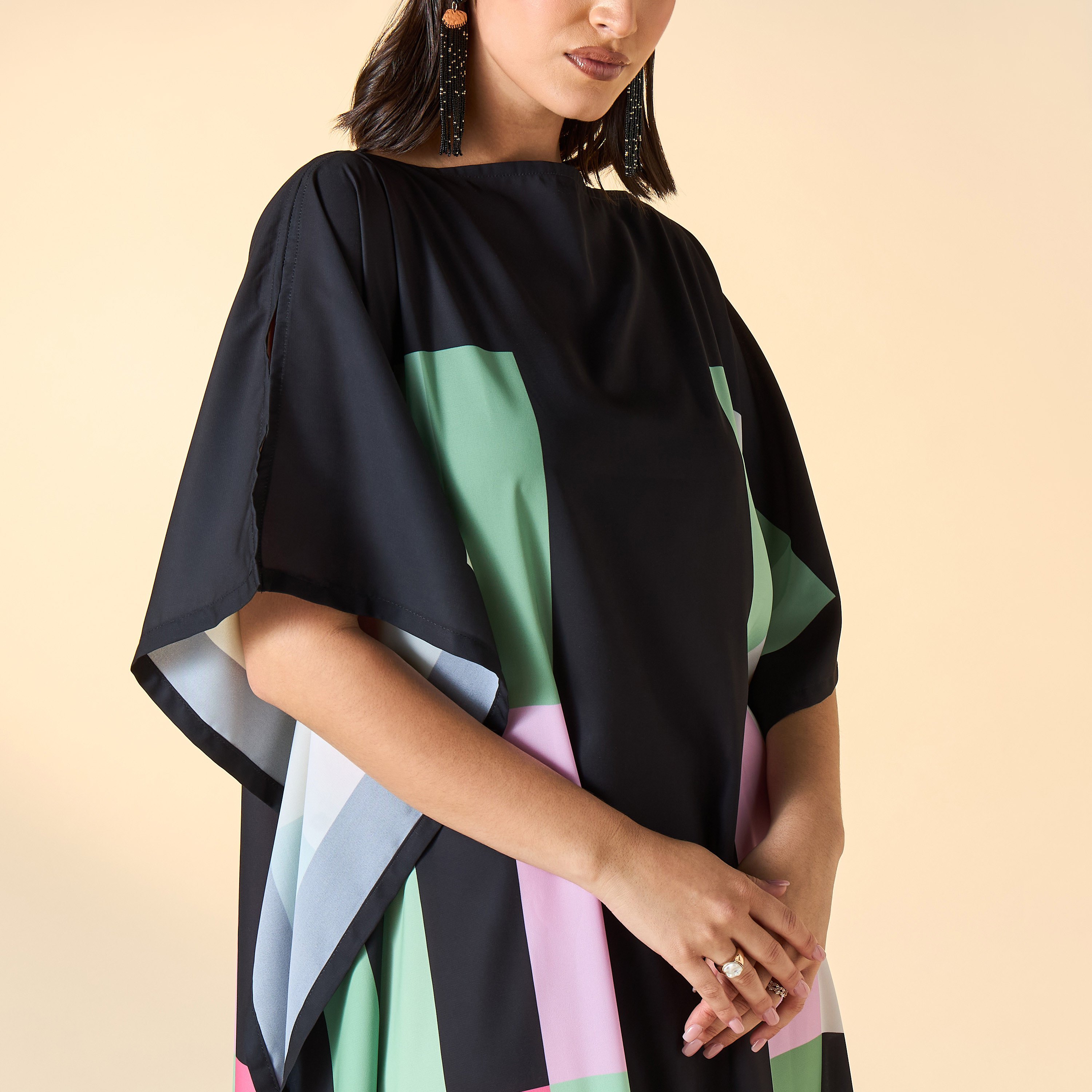 فستان قفطان بياقة مركب وطبعات من فيور-women-clothing-dresses-image-4