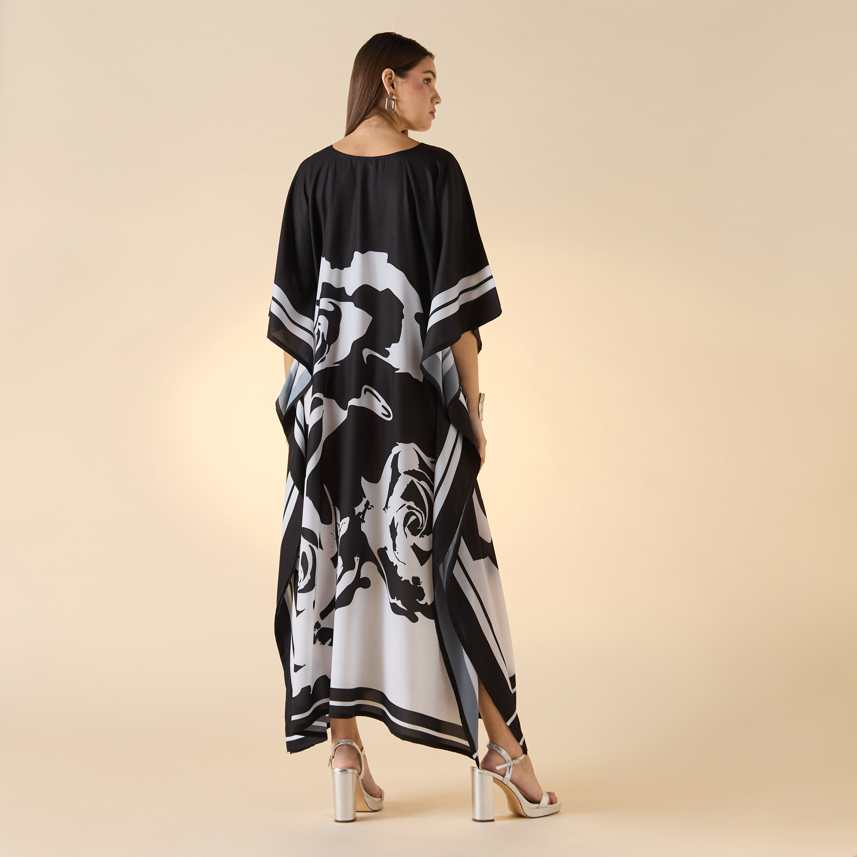فستان قفطان طويل مطبوع برقبة على شكل حرف V من FYOR-women-arabicclothing-kaftan-image-4