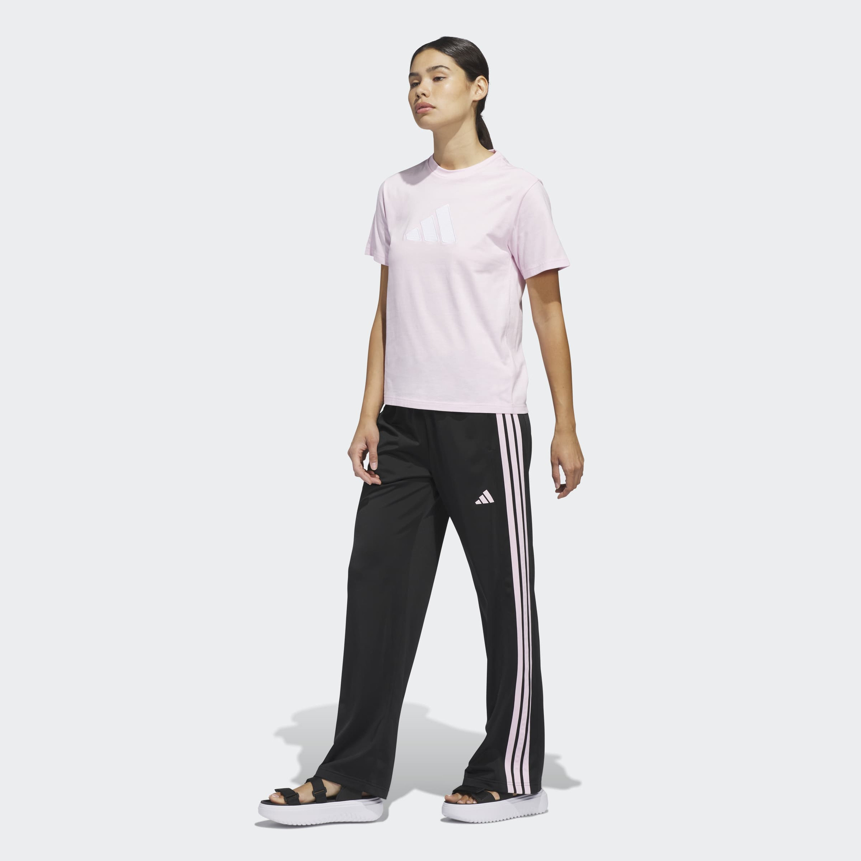اديداس - تيشيرت نسائي بأكمام قصيرة بنقشة مربعات كبيرة وشعار كبير-women-clothing-tshirts-image-2