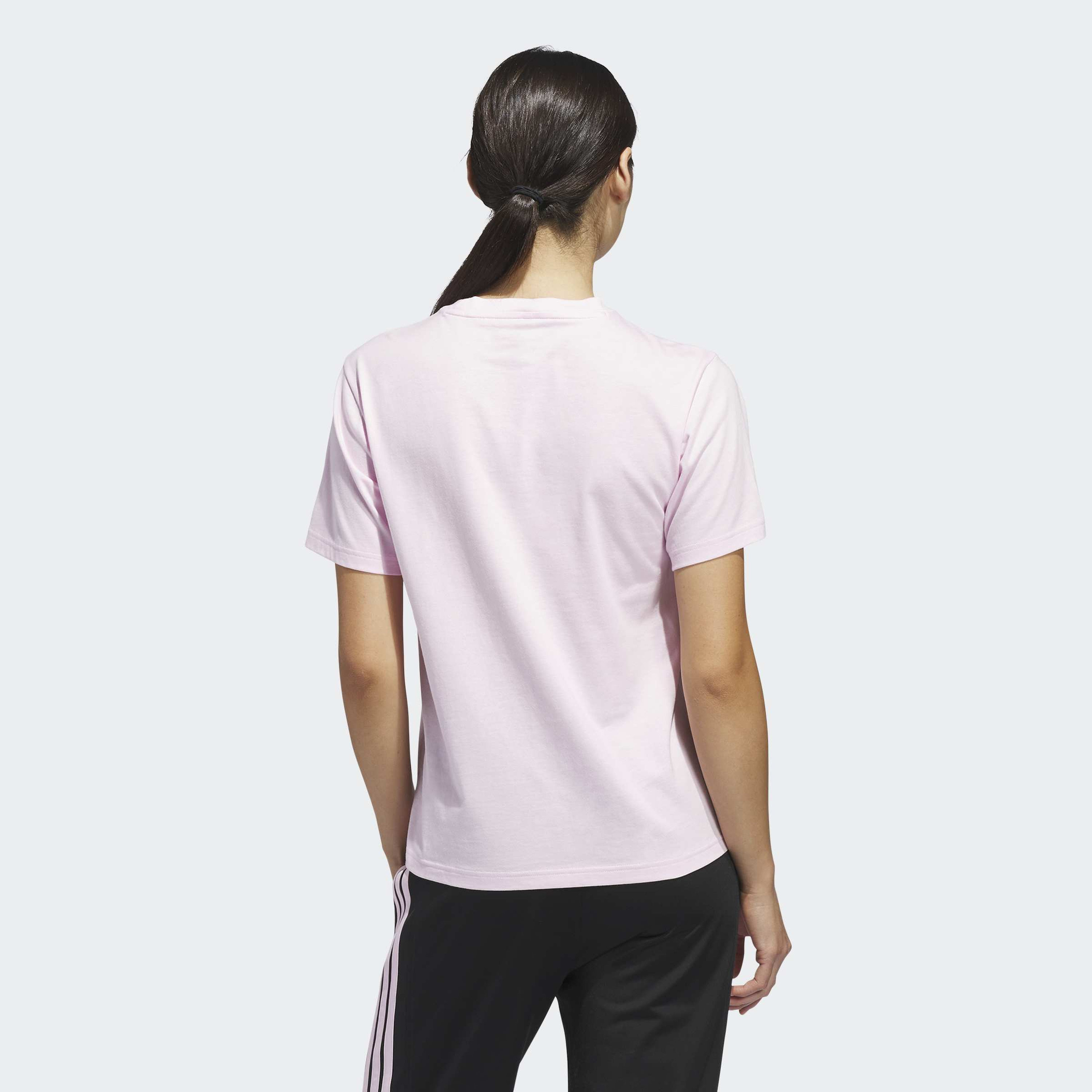 اديداس - تيشيرت نسائي بأكمام قصيرة بنقشة مربعات كبيرة وشعار كبير-women-clothing-tshirts-image-4