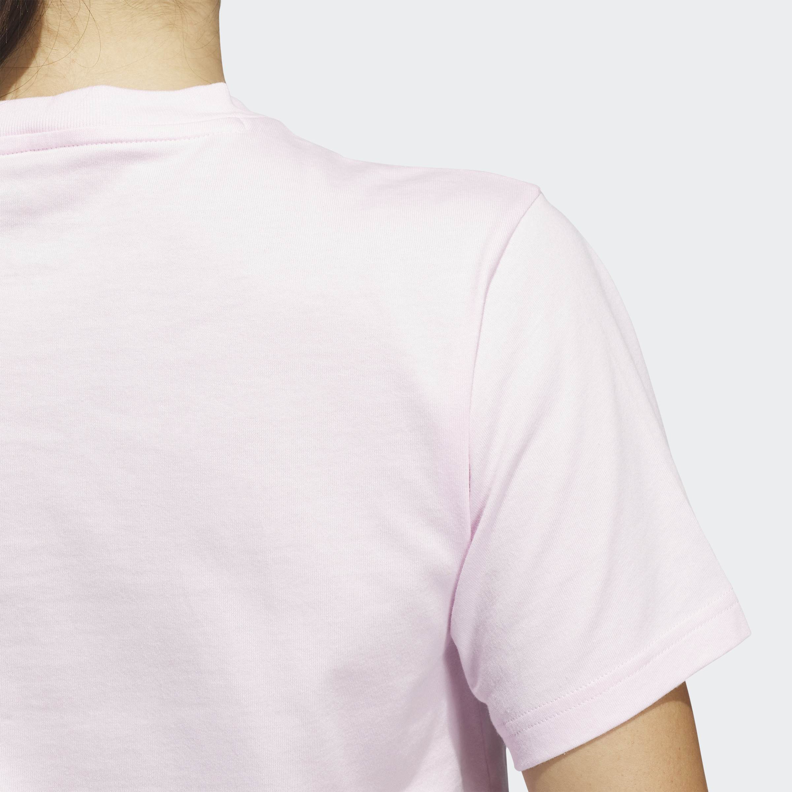 اديداس - تيشيرت نسائي بأكمام قصيرة بنقشة مربعات كبيرة وشعار كبير-women-clothing-tshirts-image-4
