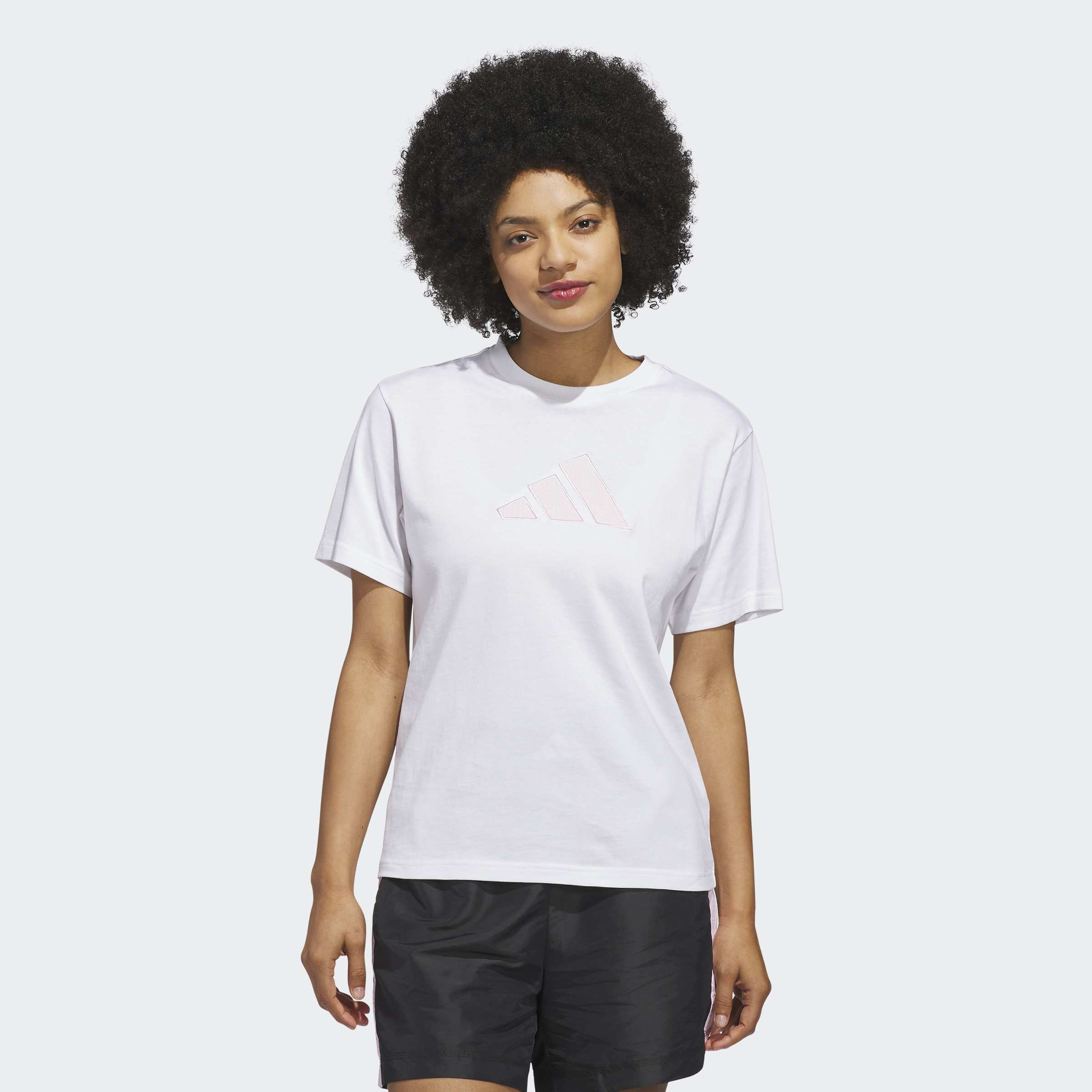 اديداس - تيشيرت نسائي بأكمام قصيرة بنقشة مربعات كبيرة وشعار كبير-women-clothing-tshirts-image-6
