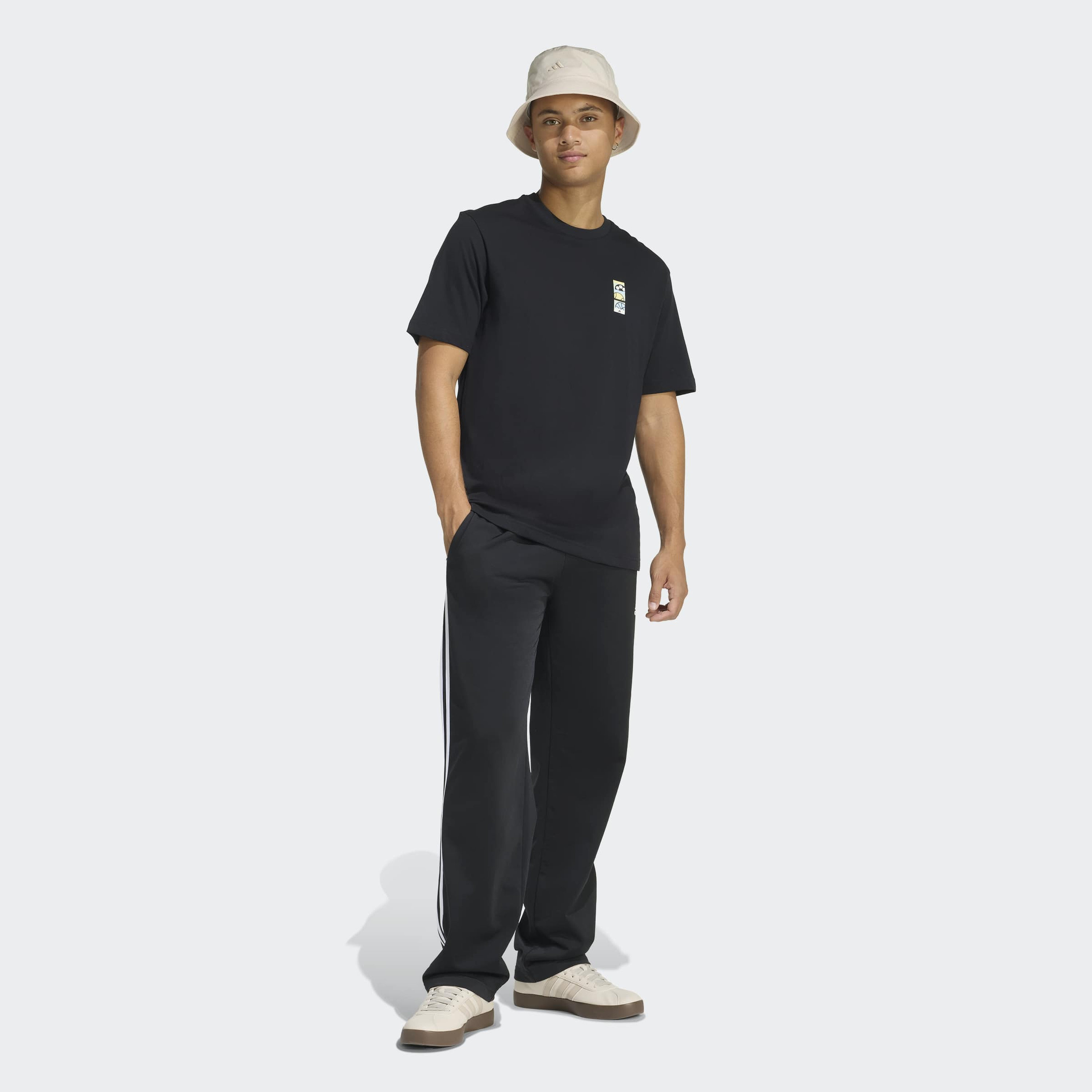 اديداس - تيشيرت رجالي بأكمام قصيرة مطبوع عليه صورة ملصق "ذكريات رياضية"-men-clothing-sportswearandactivewear-tshirtsandpolos-image-2