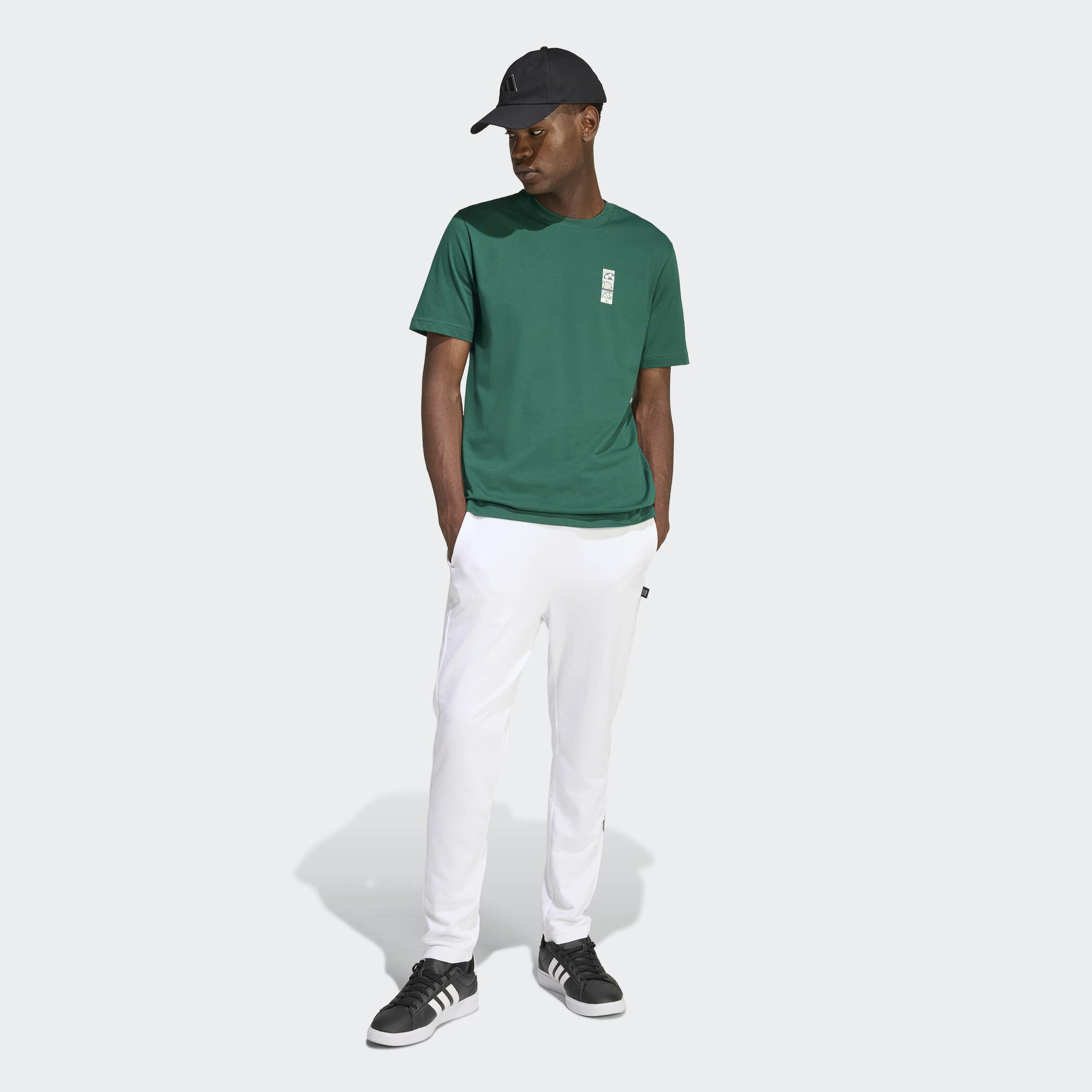 اديداس - تيشيرت رجالي بأكمام قصيرة مطبوع عليه صورة ملصق "ذكريات رياضية"-men-clothing-sportswearandactivewear-tshirtsandpolos-image-9