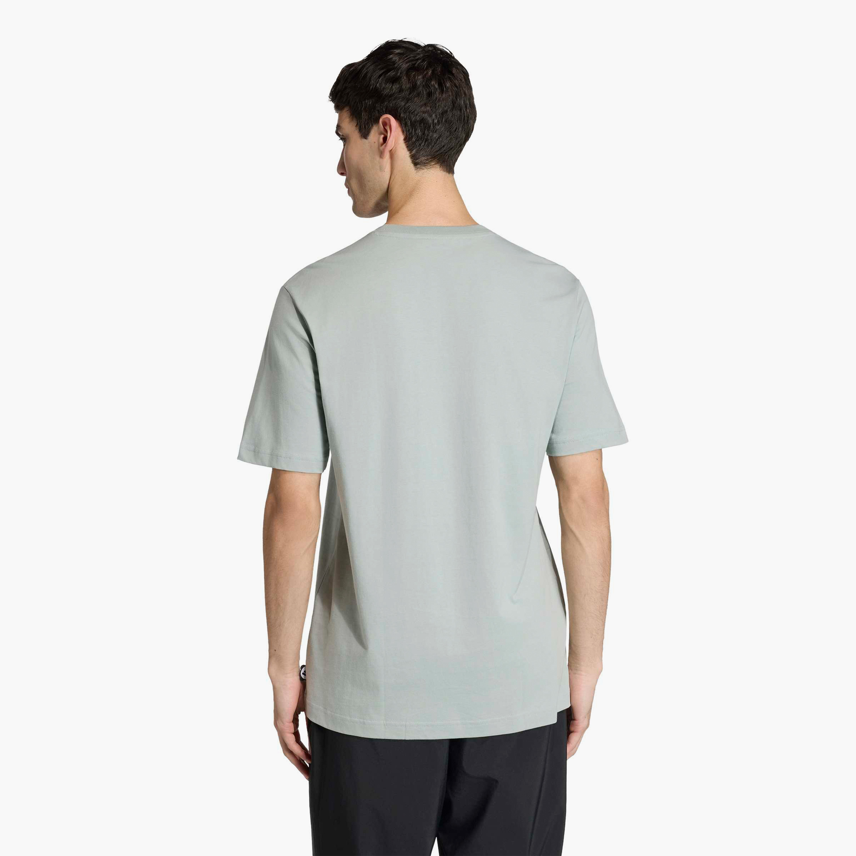 اديداس - تيشيرت رجالي بأكمام قصيرة بنقشة باندا مموهة-men-clothing-sportswearandactivewear-tshirtsandpolos-image-3