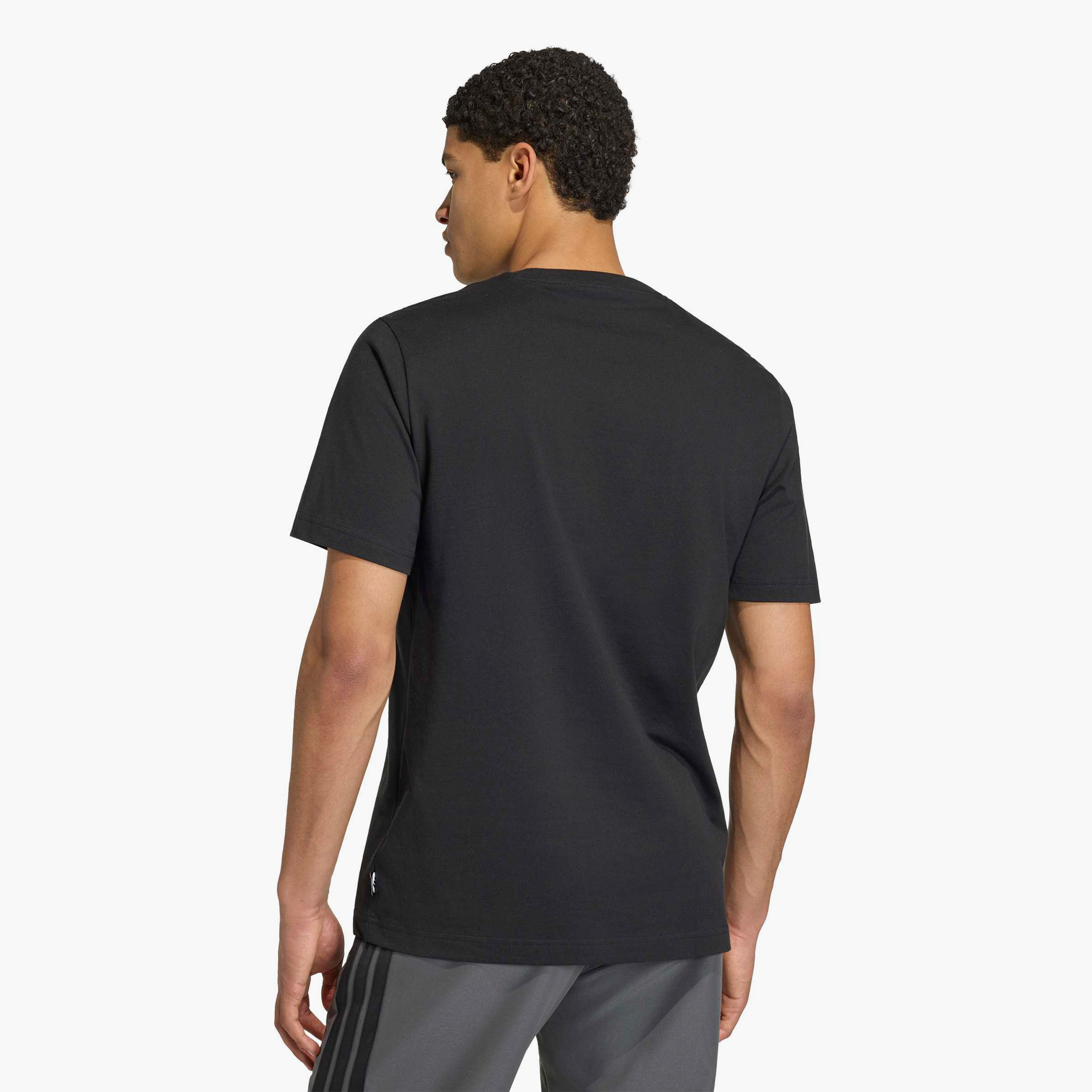 اديداس - تيشيرت رجالي بأكمام قصيرة بنقشة باندا مموهة-men-clothing-sportswearandactivewear-tshirtsandpolos-image-3