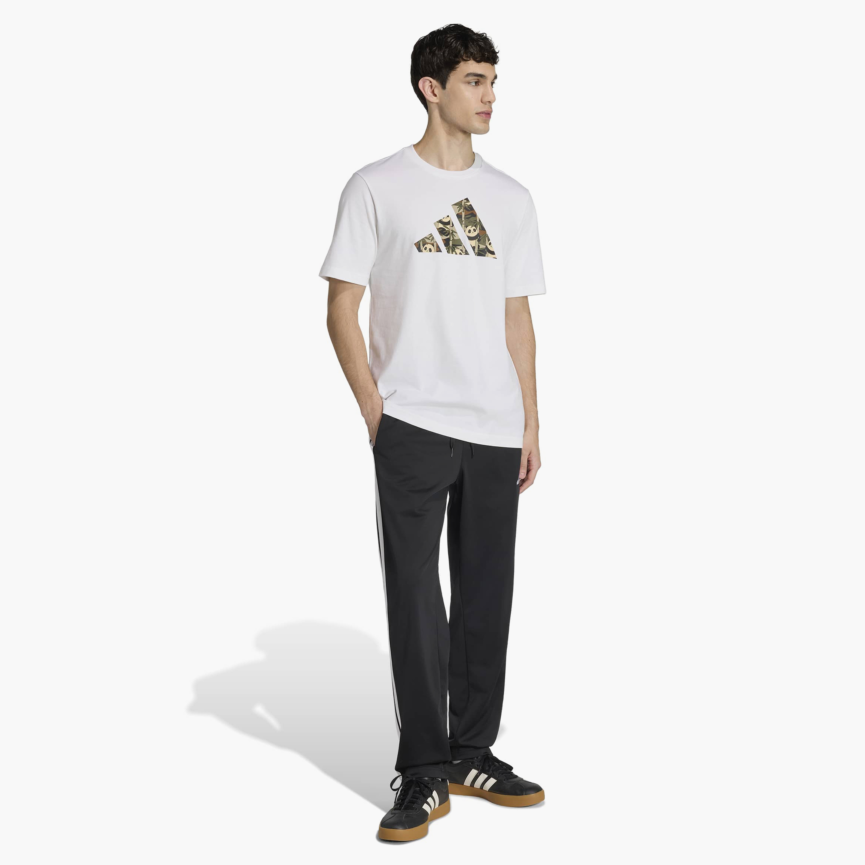 اديداس - تيشيرت رجالي بأكمام قصيرة بنقشة باندا مموهة-men-clothing-sportswearandactivewear-tshirtsandpolos-image-2