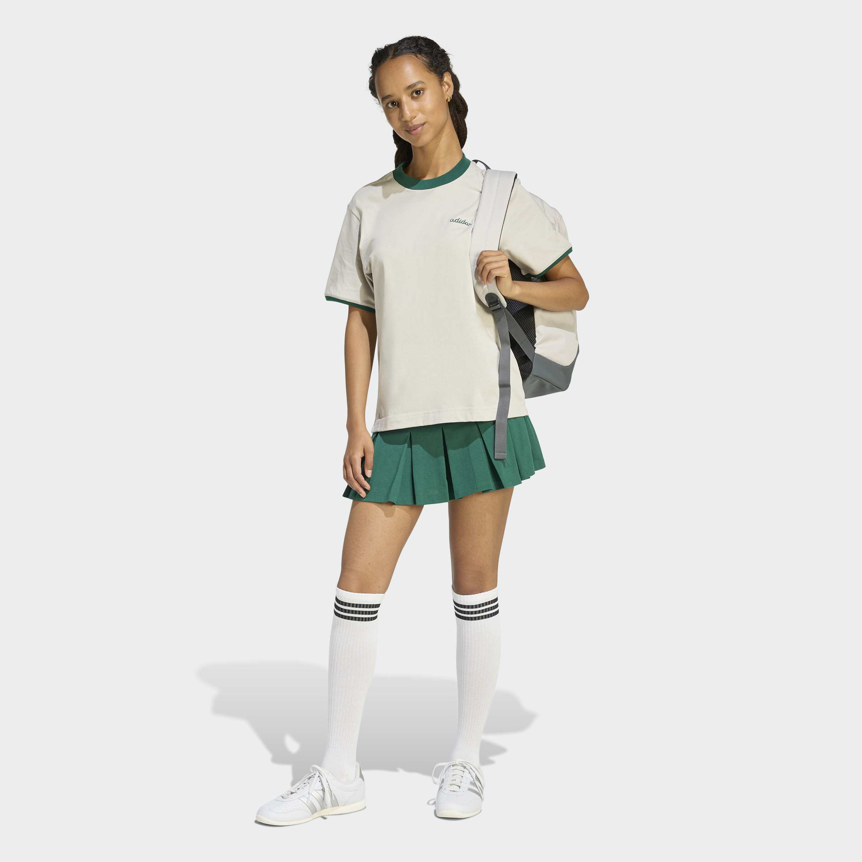 اديداس - تيشيرت نسائي من كولوربوب بتصميمات موسمية أساسية مع تطريزات جرافيكية-women-clothing-tshirts-image-4