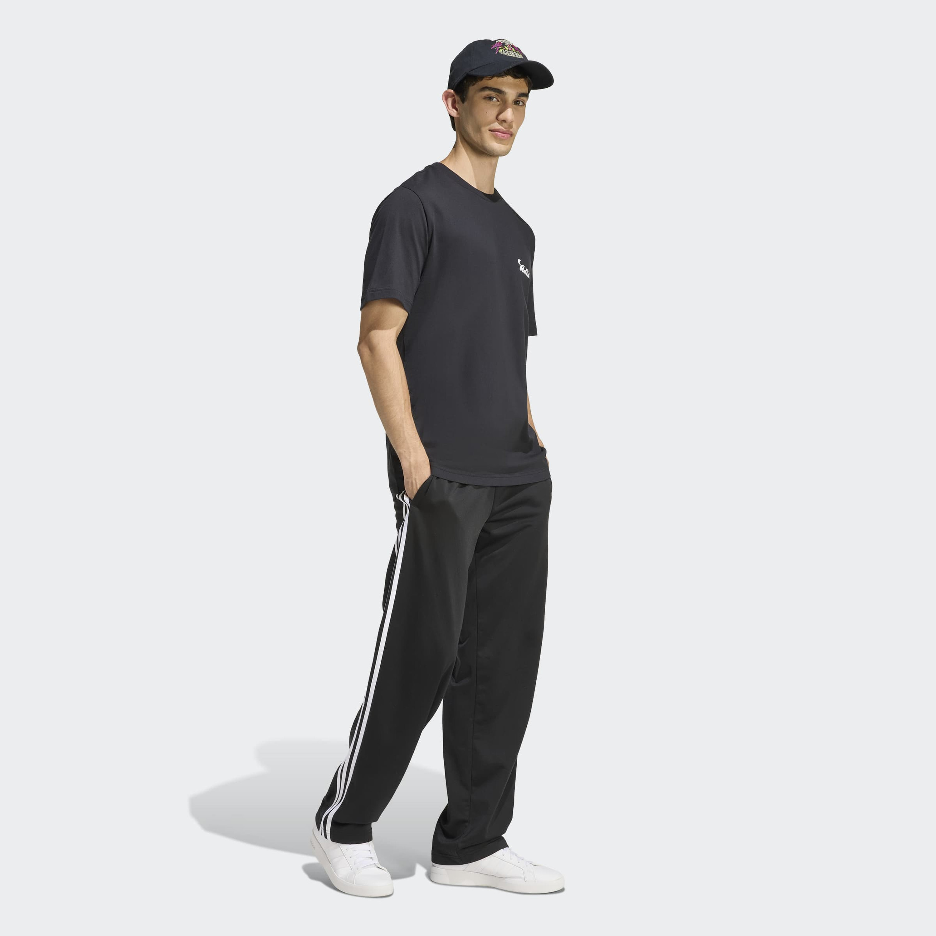 اديداس - تيشيرت رجالي بأكمام قصيرة برسومات من هاوس أوف تيرو كوميونيتي-men-clothing-sportswearandactivewear-tshirtsandpolos-image-2