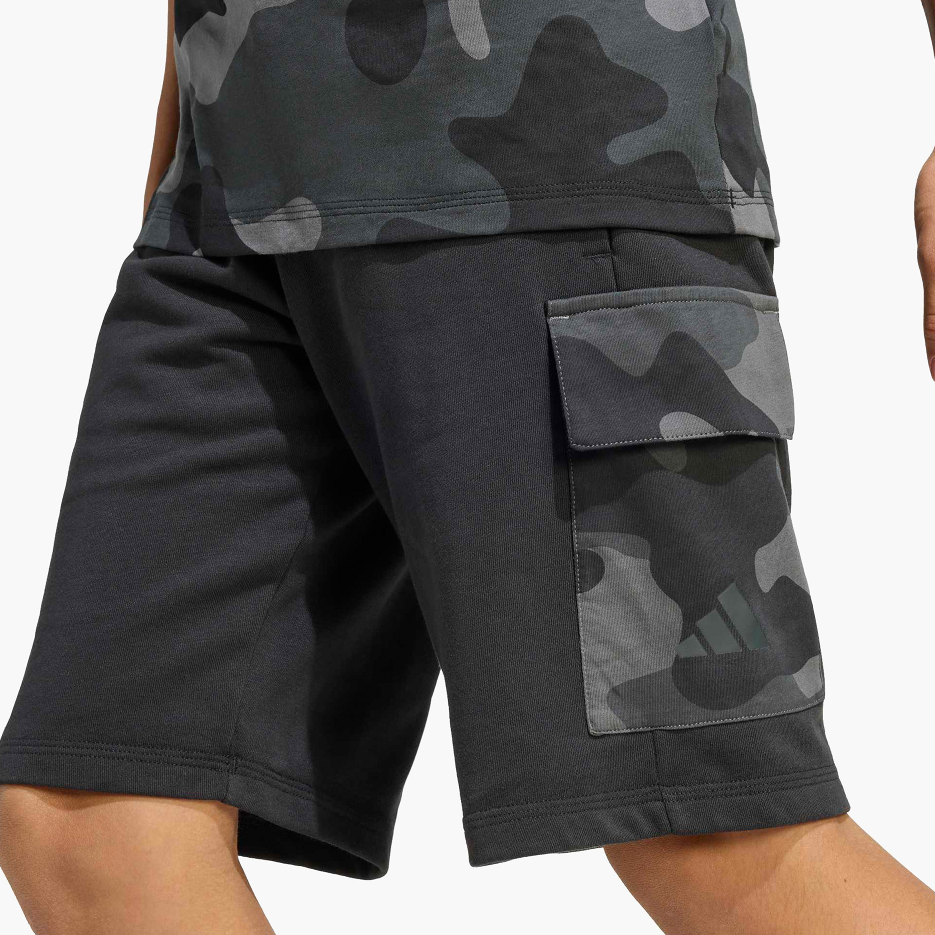 شورت برباط خصر وجيوب من أديداس-boys-clothing-bottoms-shorts-image-4