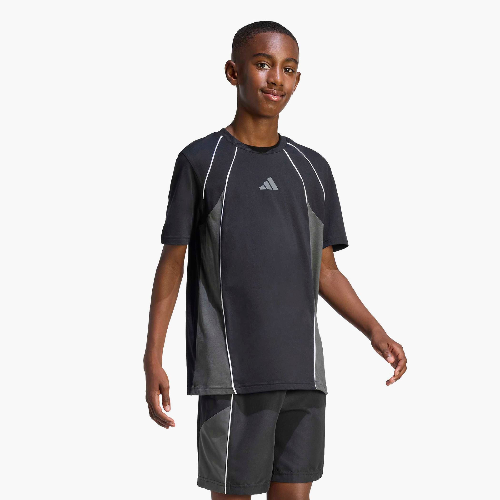 تيشيرت بياقة ضيقة وأكمام قصيرة من أديداس-boys-clothing-tshirtsandpolos-image-2