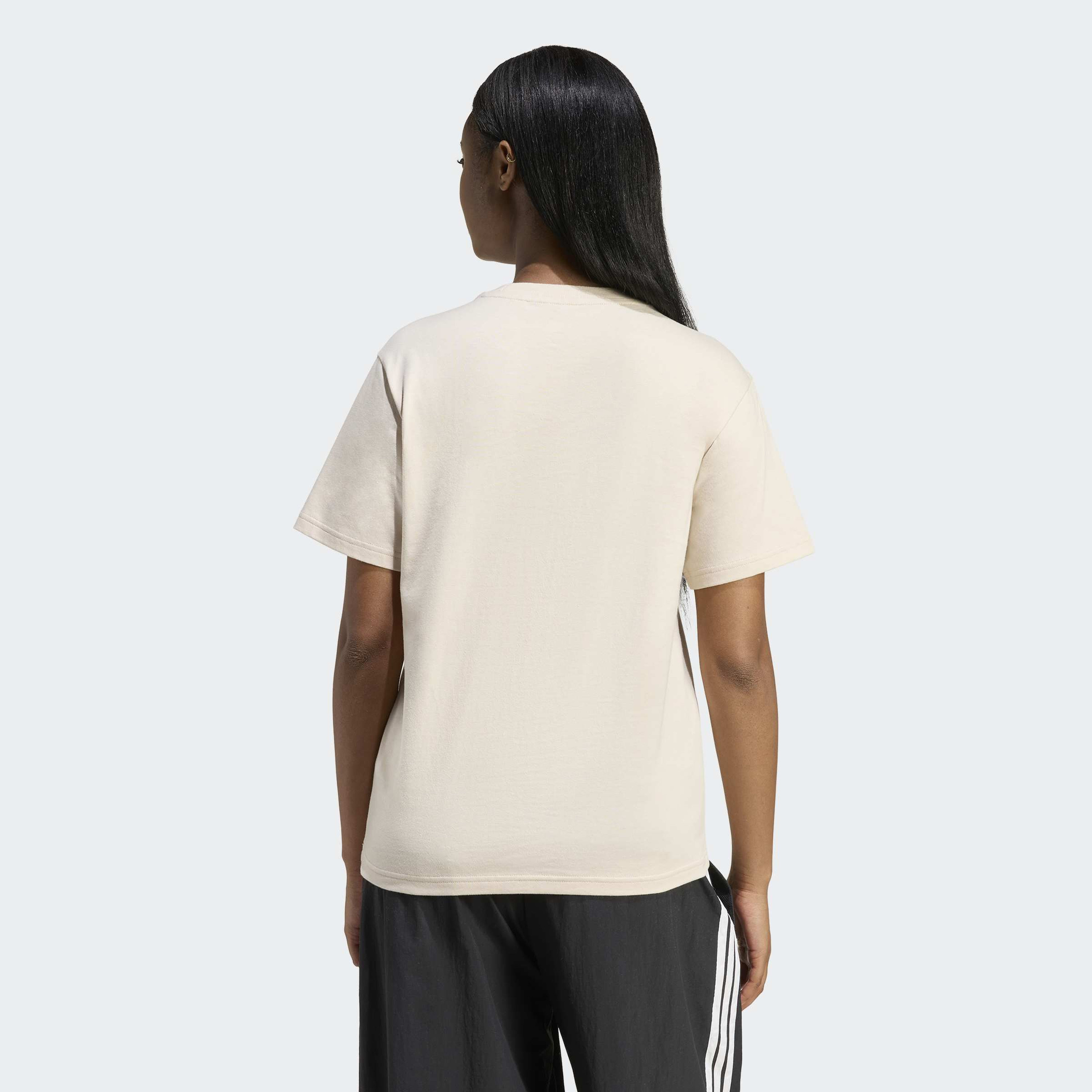 اديداس - تيشيرت نسائي بأكمام قصيرة برسومات جامعية-women-clothing-tshirts-image-2
