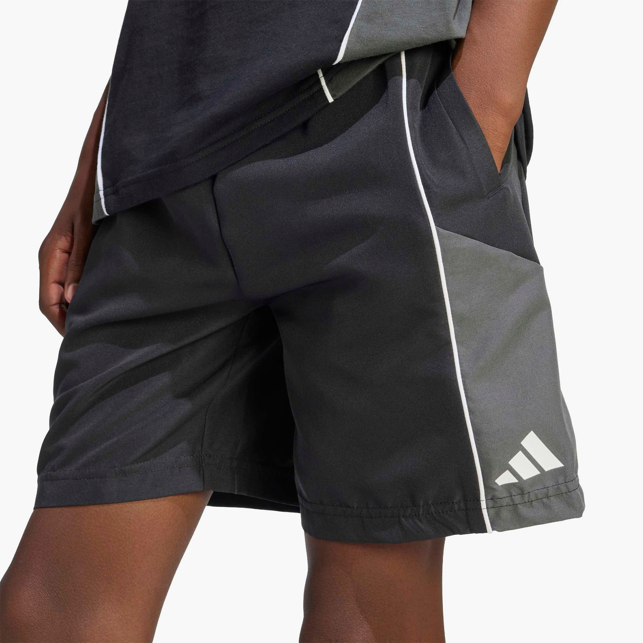 شورت بطول الركبة بتصميم مقسم من أديداس-boys-clothing-sportswear-bottoms-shorts-image-6