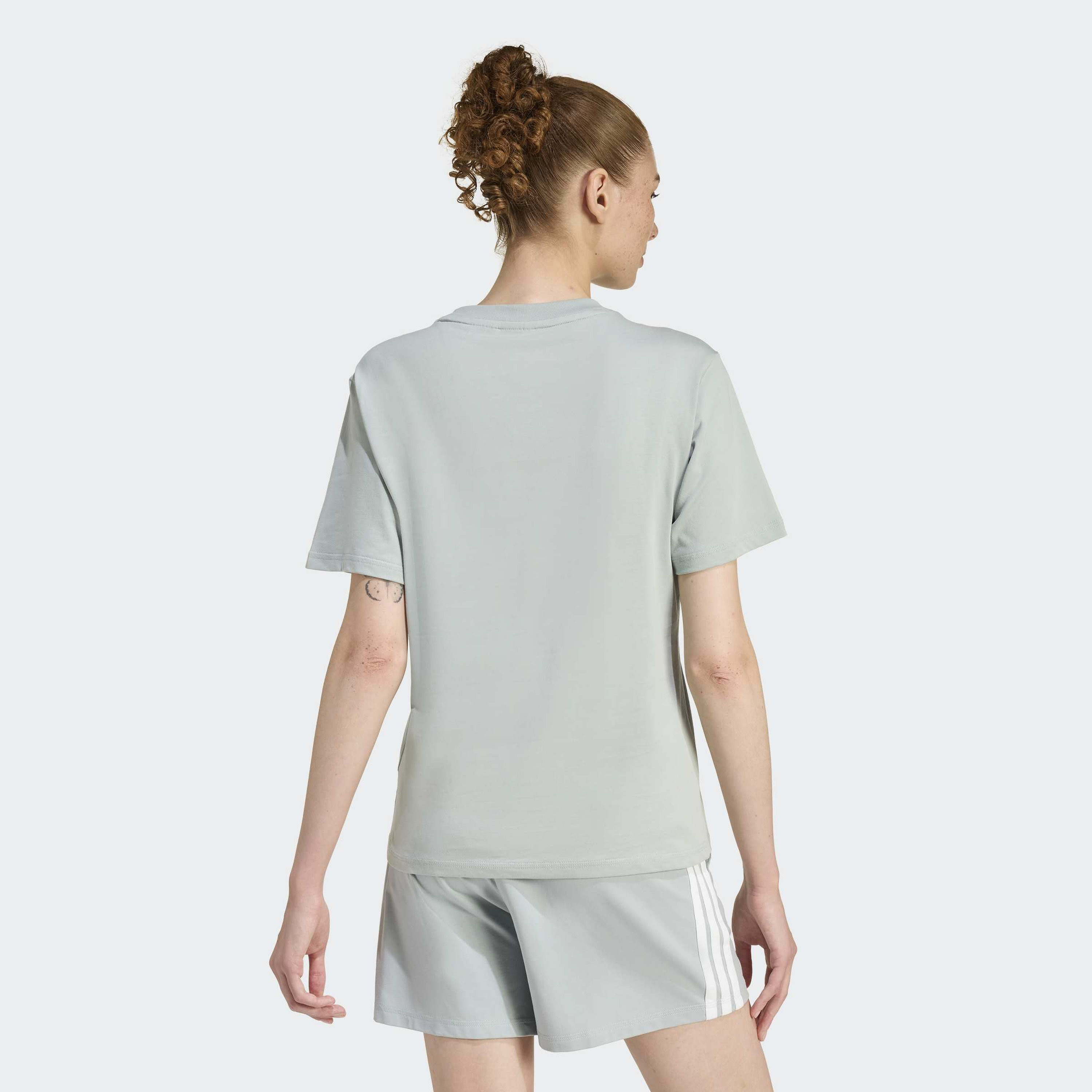أديداس - تيشيرت إسينشالز نسائي قطني بشعار صغير | OE-women-clothing-tshirts-image-15