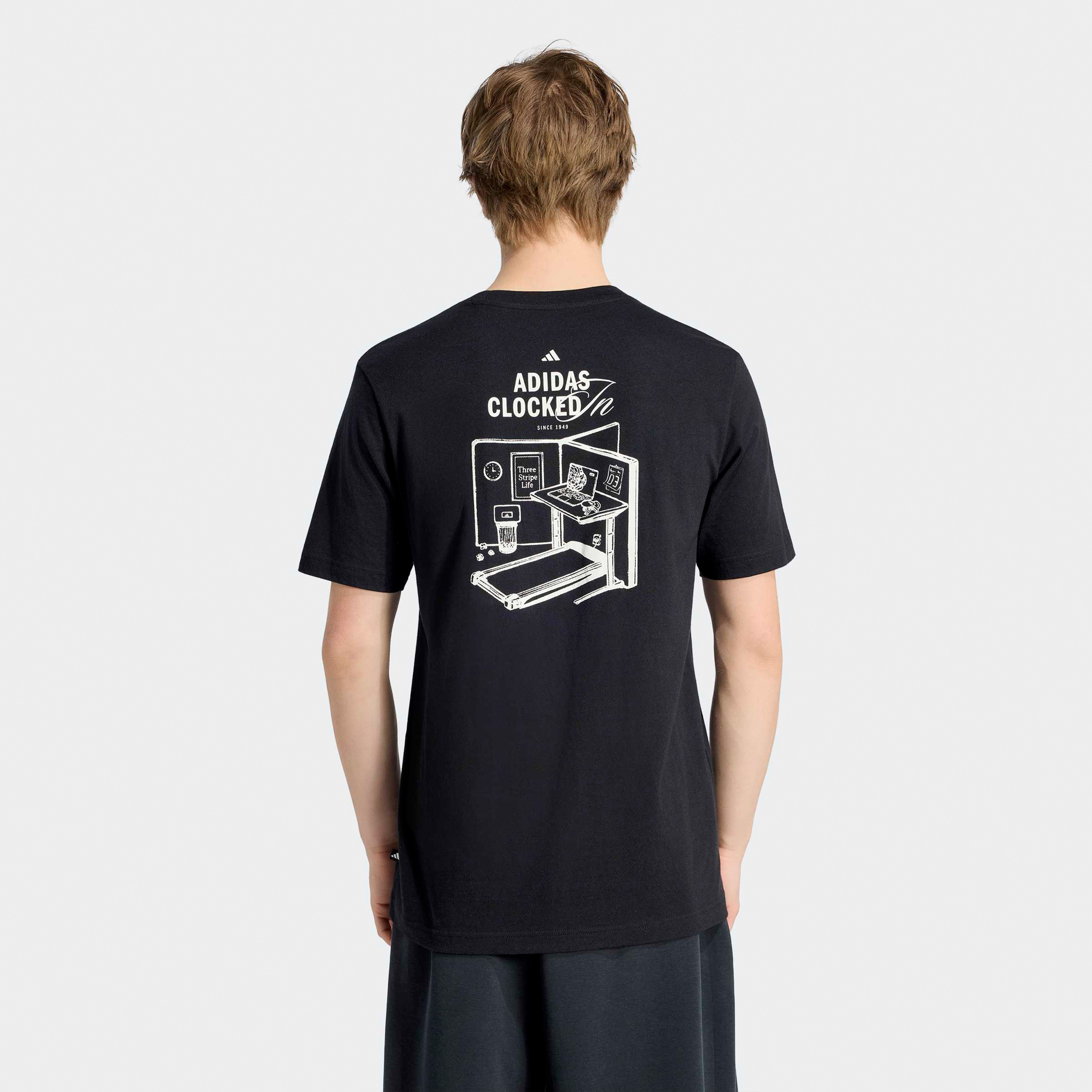 اديداس - تيشيرت رجالي بأكمام قصيرة ورقبة دائرية مطبوع عليه عبارة Clocked In-men-clothing-sportswearandactivewear-tshirtsandpolos-image-3