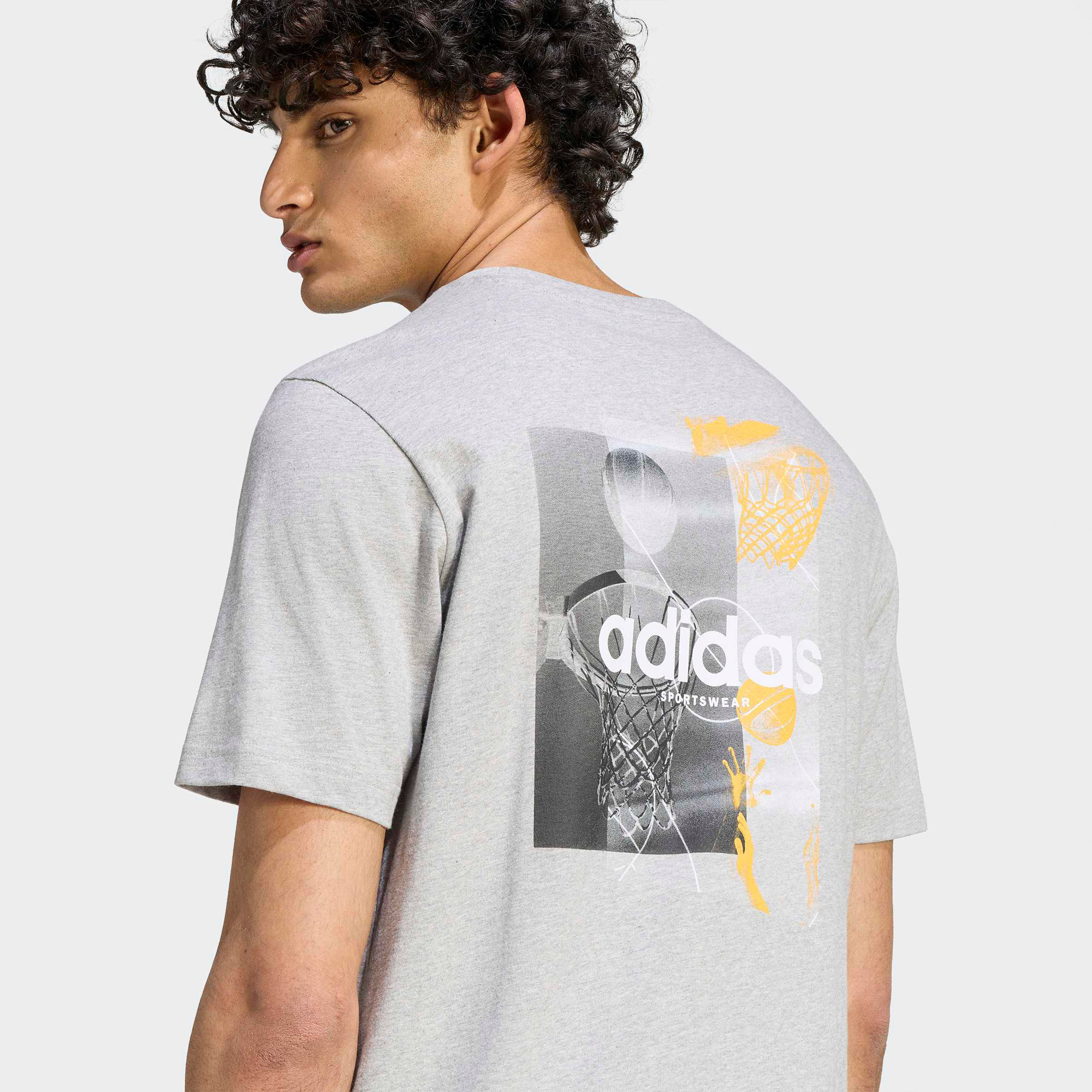 اديداس - تيشيرت رجالي برقبة دائرية مزين برسومات كرة السلة-men-clothing-sportswearandactivewear-tshirtsandpolos-image-5