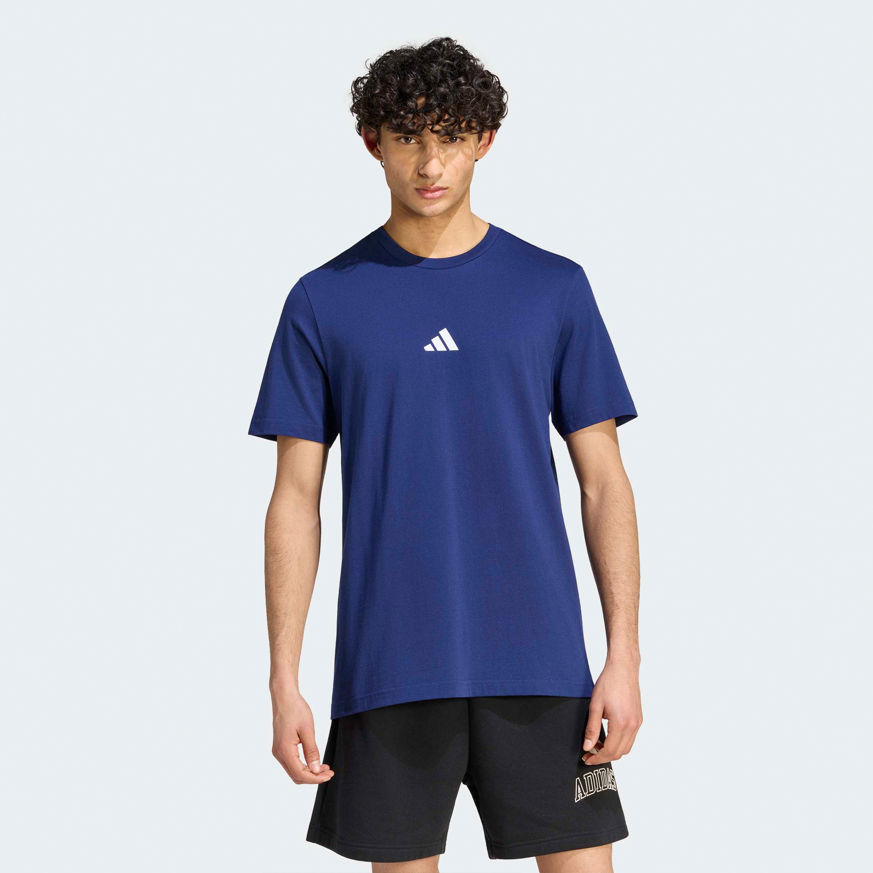 اديداس - تيشيرت رجالي برقبة دائرية مزين برسومات كرة السلة-men-clothing-sportswearandactivewear-tshirtsandpolos-image-1