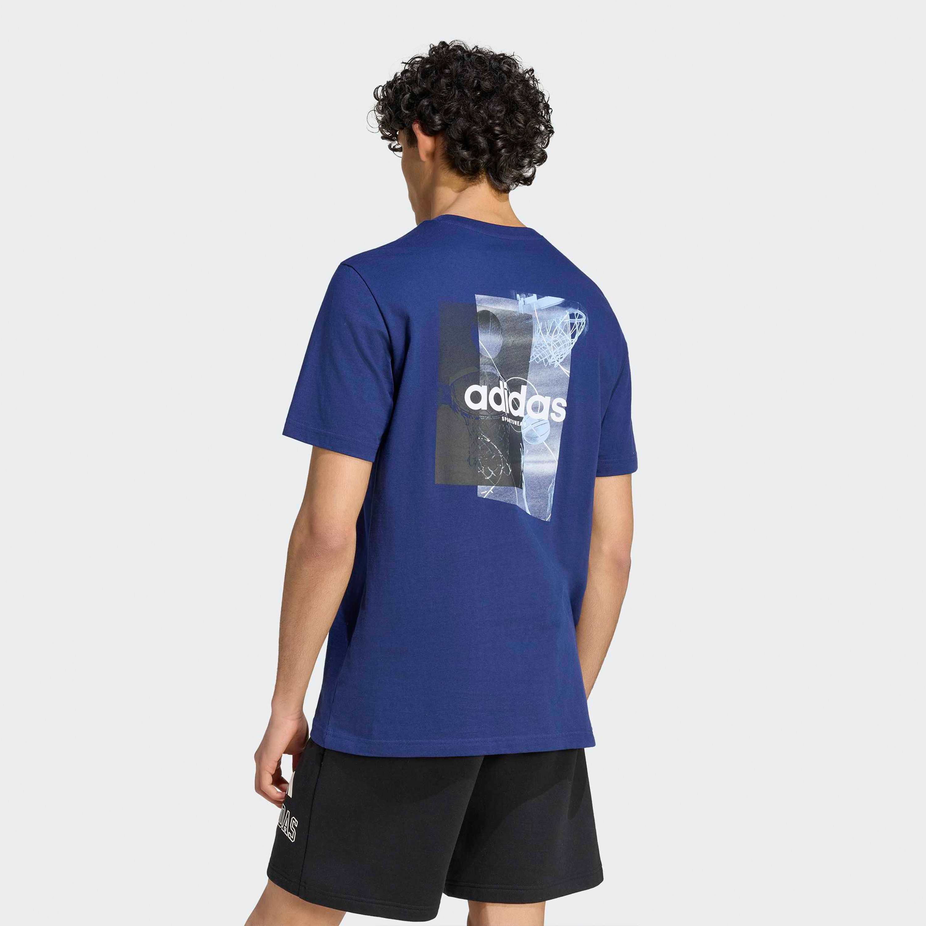 اديداس - تيشيرت رجالي برقبة دائرية مزين برسومات كرة السلة-men-clothing-sportswearandactivewear-tshirtsandpolos-image-3