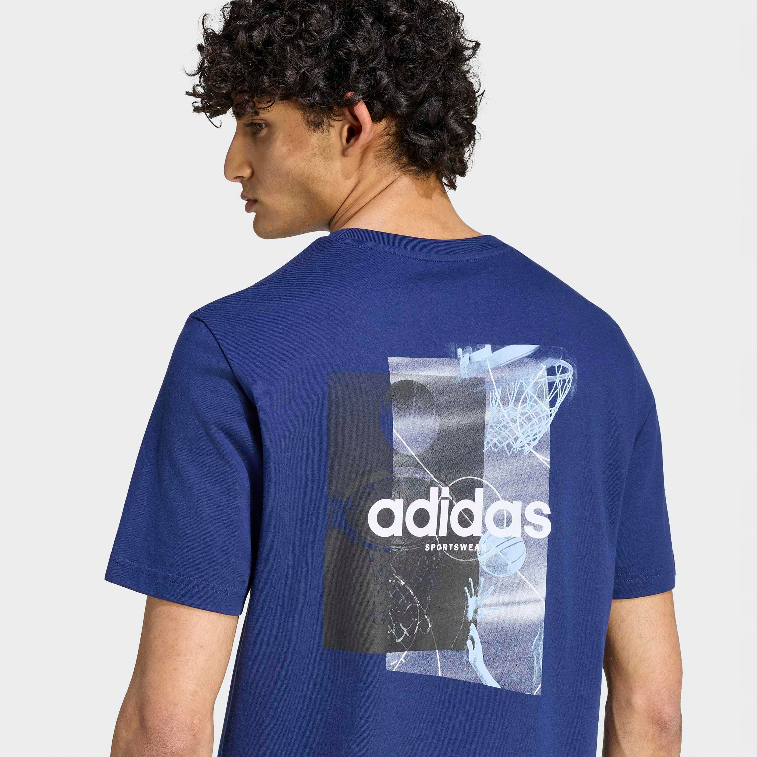 اديداس - تيشيرت رجالي برقبة دائرية مزين برسومات كرة السلة-men-clothing-sportswearandactivewear-tshirtsandpolos-image-5