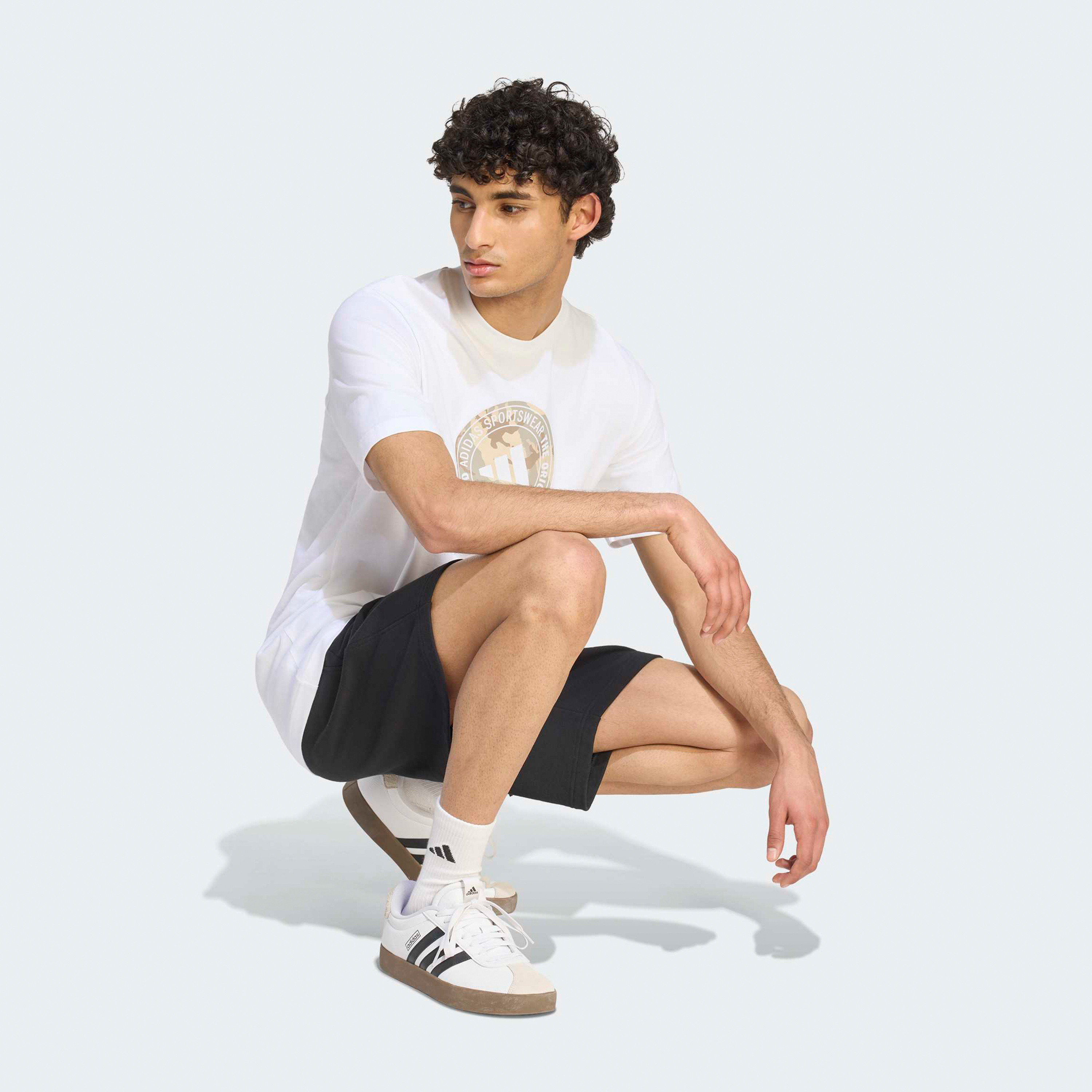 اديداس - تيشيرت رجالي بأكمام قصيرة ورقبة دائرية بنقشة دوائر مموهة-men-clothing-sportswearandactivewear-tshirtsandpolos-image-2