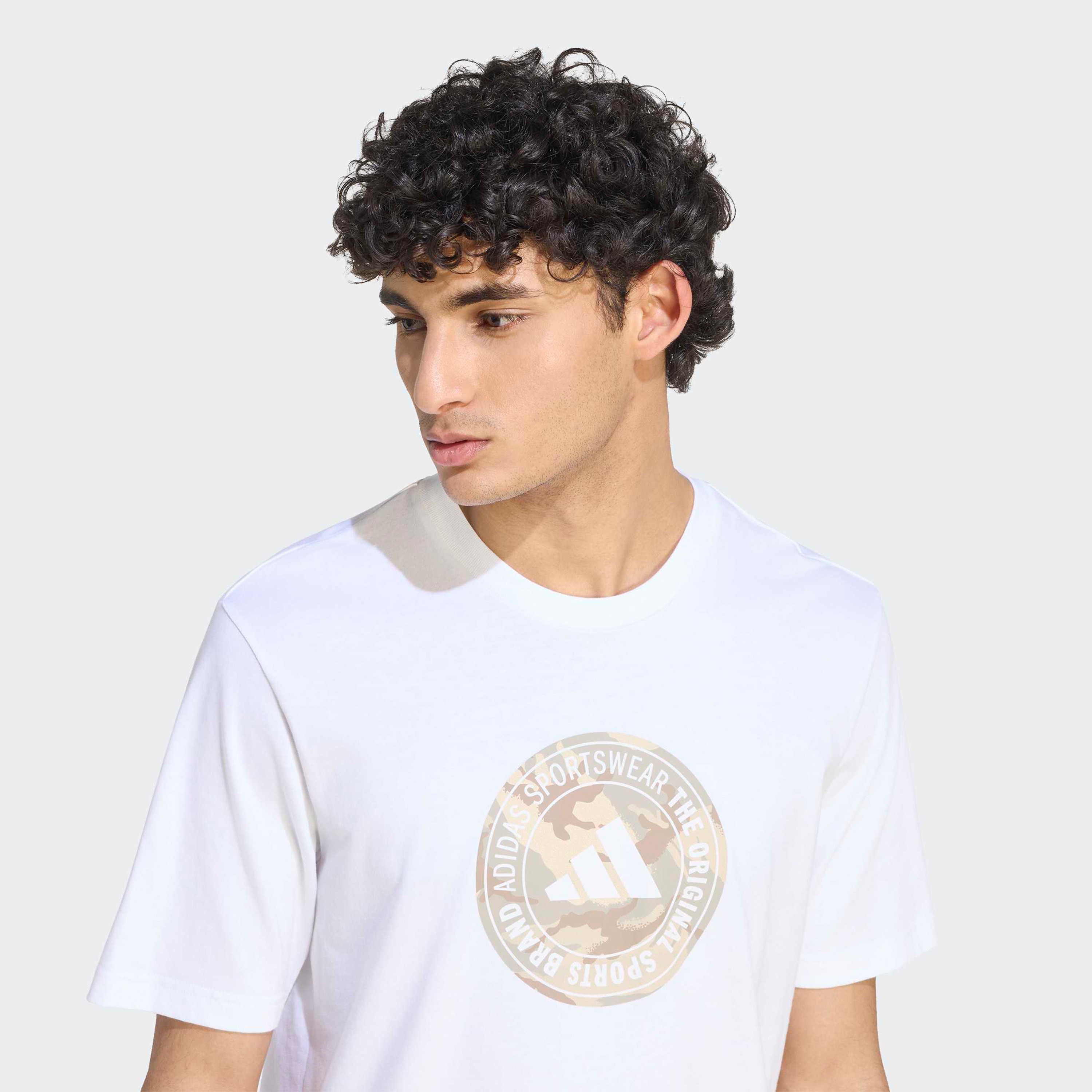 اديداس - تيشيرت رجالي بأكمام قصيرة ورقبة دائرية بنقشة دوائر مموهة-men-clothing-sportswearandactivewear-tshirtsandpolos-image-4