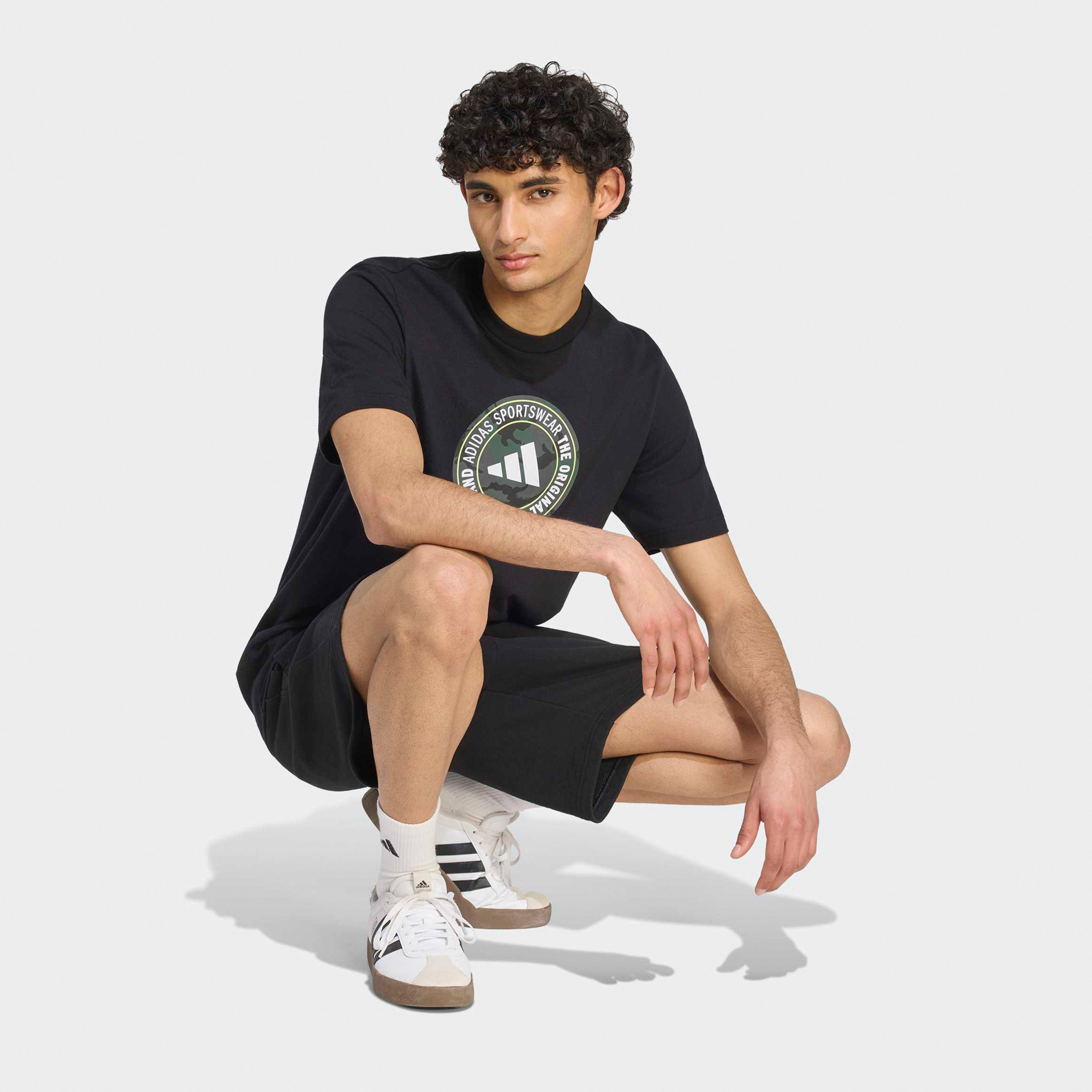 اديداس - تيشيرت رجالي بأكمام قصيرة ورقبة دائرية بنقشة دوائر مموهة-men-clothing-sportswearandactivewear-tshirtsandpolos-image-2