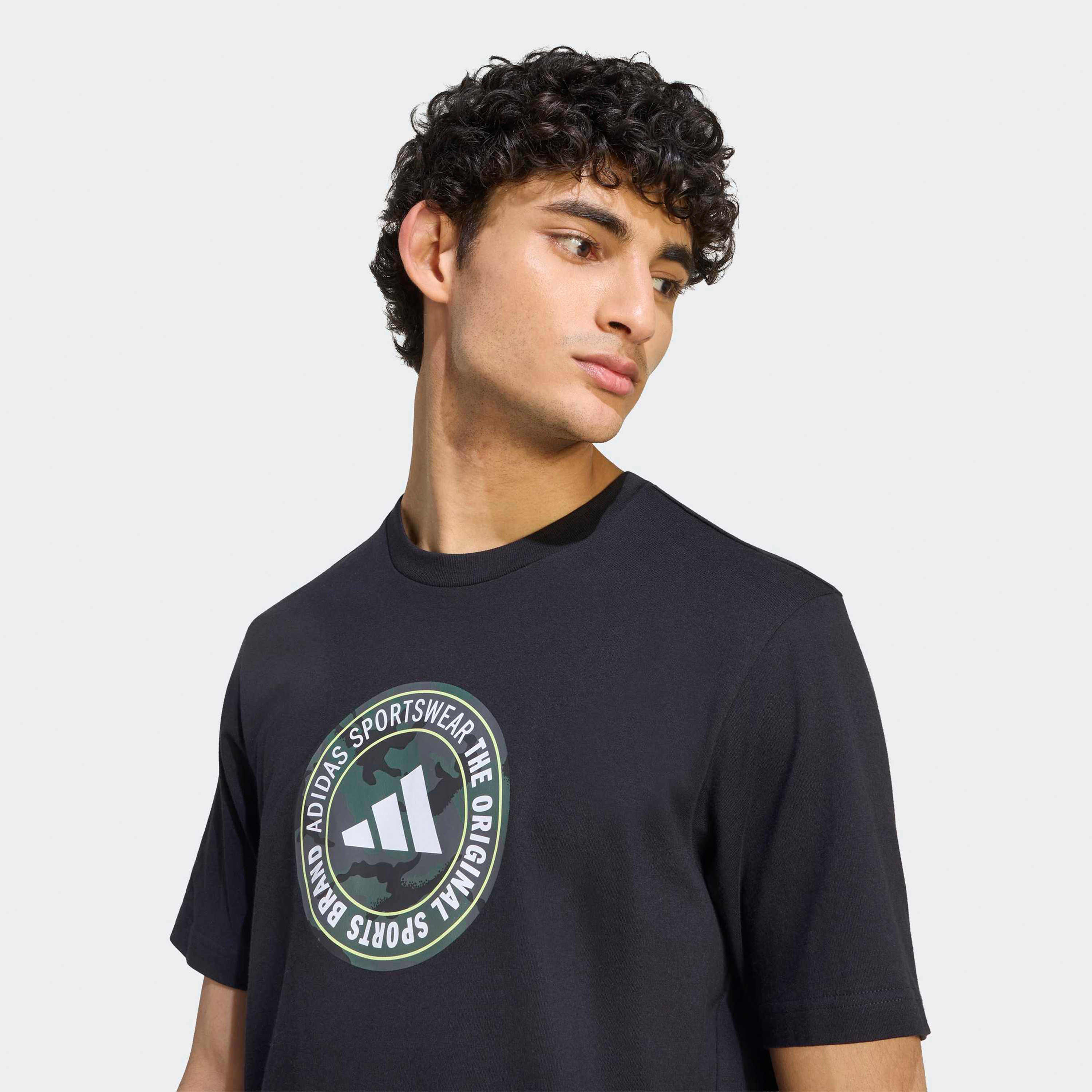 اديداس - تيشيرت رجالي بأكمام قصيرة ورقبة دائرية بنقشة دوائر مموهة-men-clothing-sportswearandactivewear-tshirtsandpolos-image-4