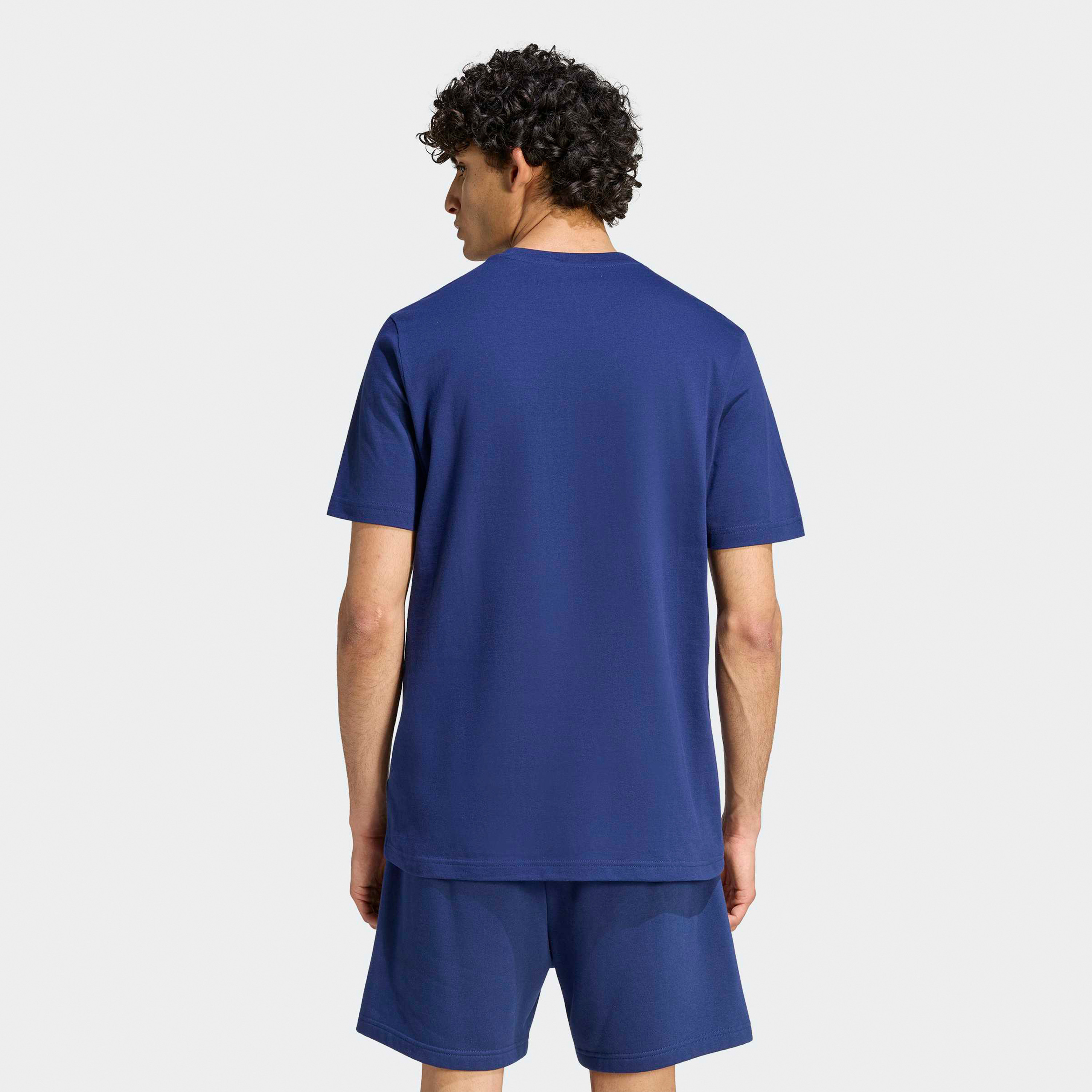 أديداس - تيشيرت جرافيكي كوليجيت لاينيج للرجال | OE-men-clothing-sportswearandactivewear-tshirtsandpolos-image-3