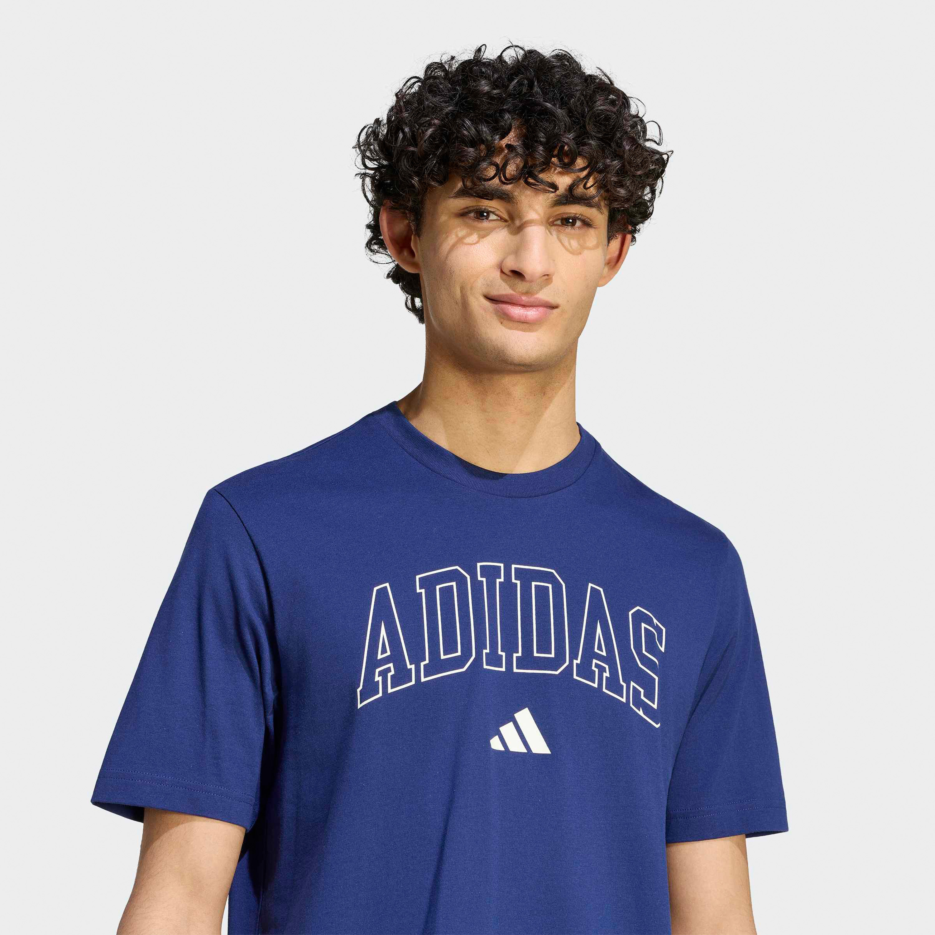 أديداس - تيشيرت جرافيكي كوليجيت لاينيج للرجال | OE-men-clothing-sportswearandactivewear-tshirtsandpolos-image-4