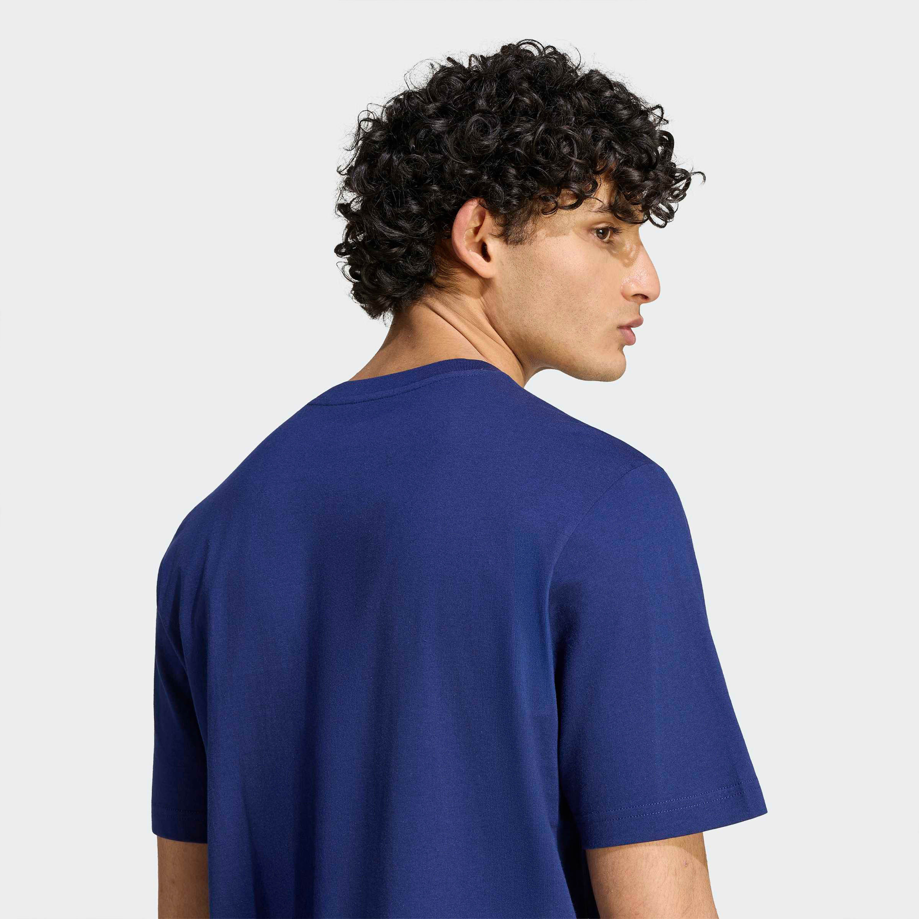 أديداس - تيشيرت جرافيكي كوليجيت لاينيج للرجال | OE-men-clothing-sportswearandactivewear-tshirtsandpolos-image-5