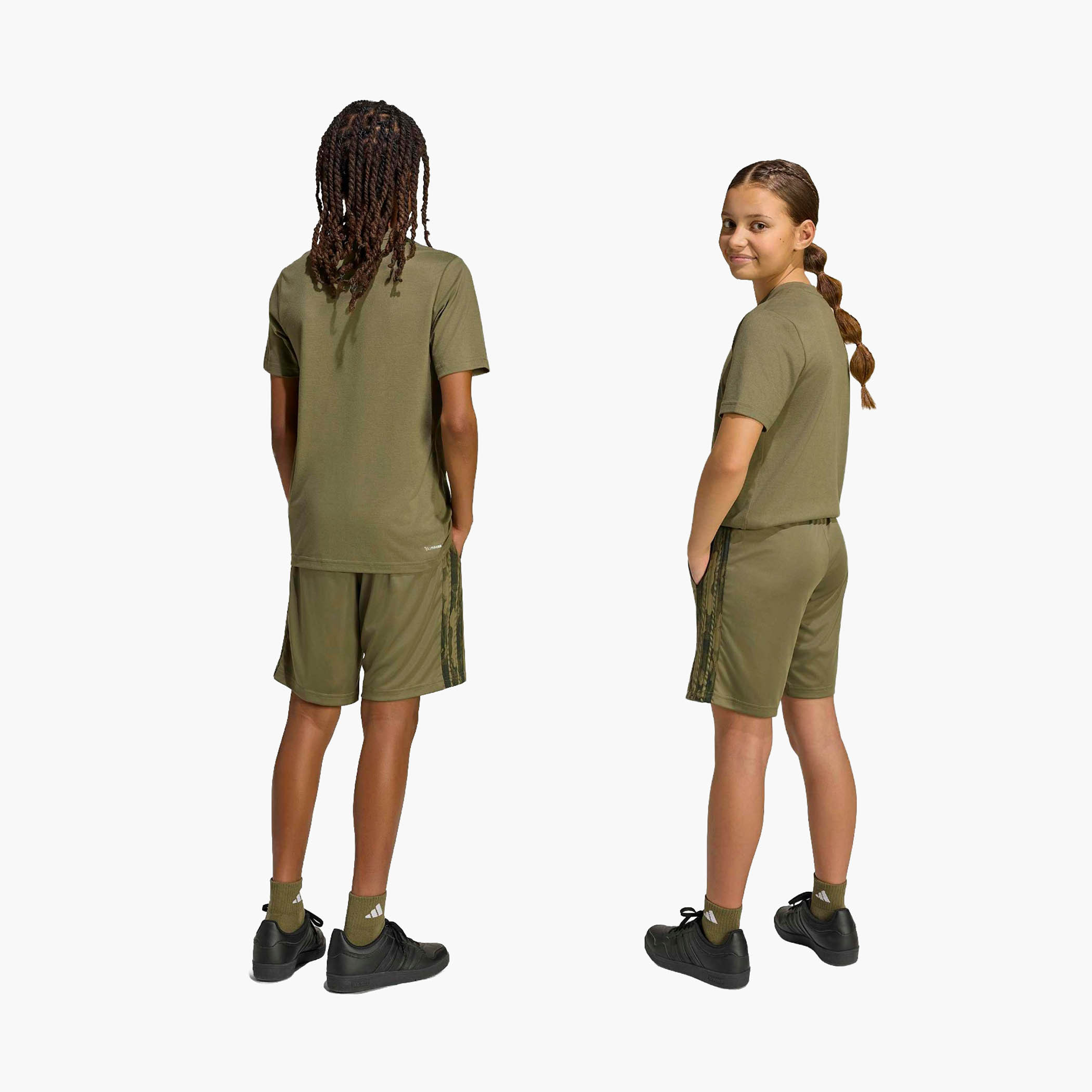 طقم شورت وتيشيرت بأكمام قصيرة وياقة ضيقة وطبعات شعار من أديداس-boys-clothing-sportswear-sets-image-9