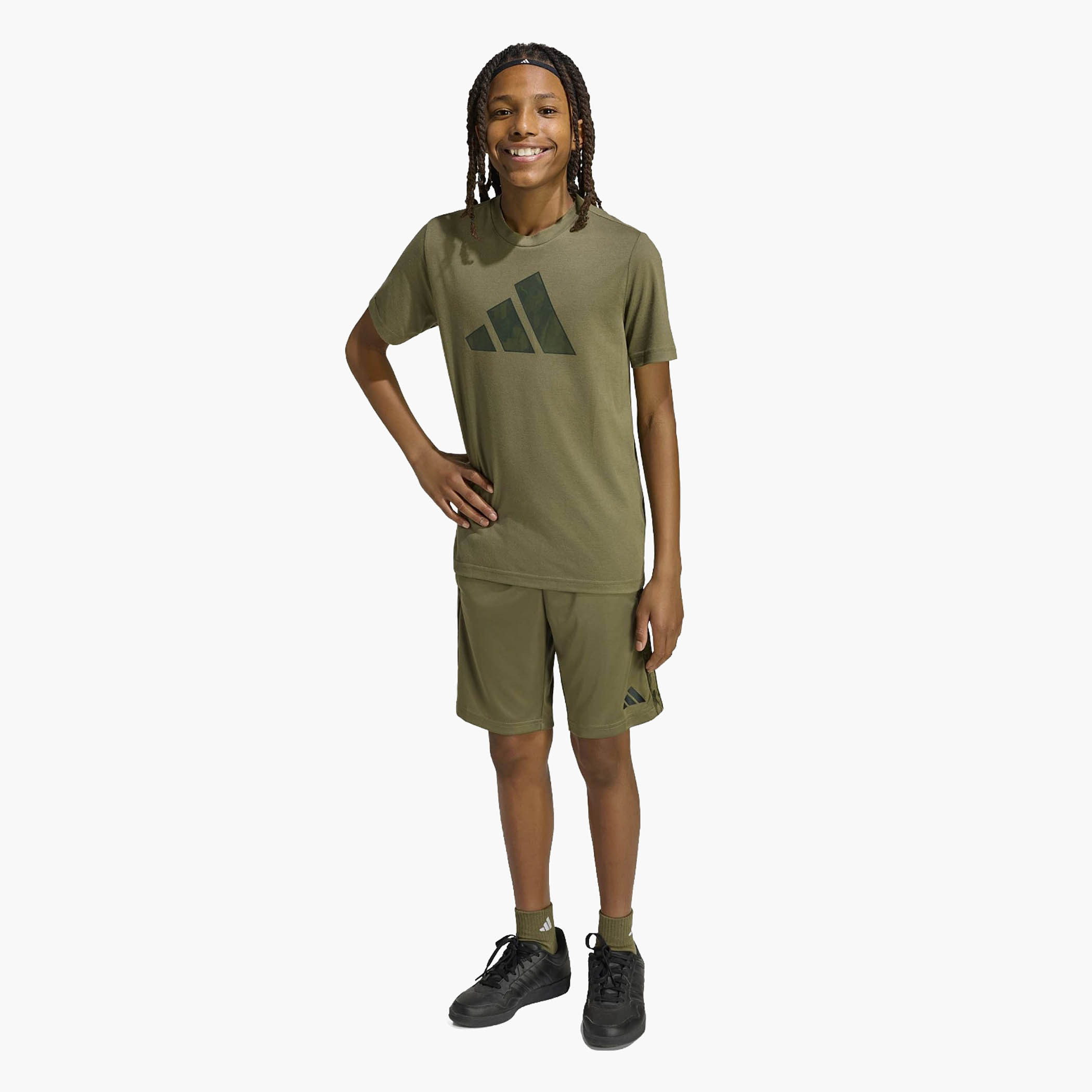 طقم شورت وتيشيرت بأكمام قصيرة وياقة ضيقة وطبعات شعار من أديداس-boys-clothing-sportswear-sets-image-6