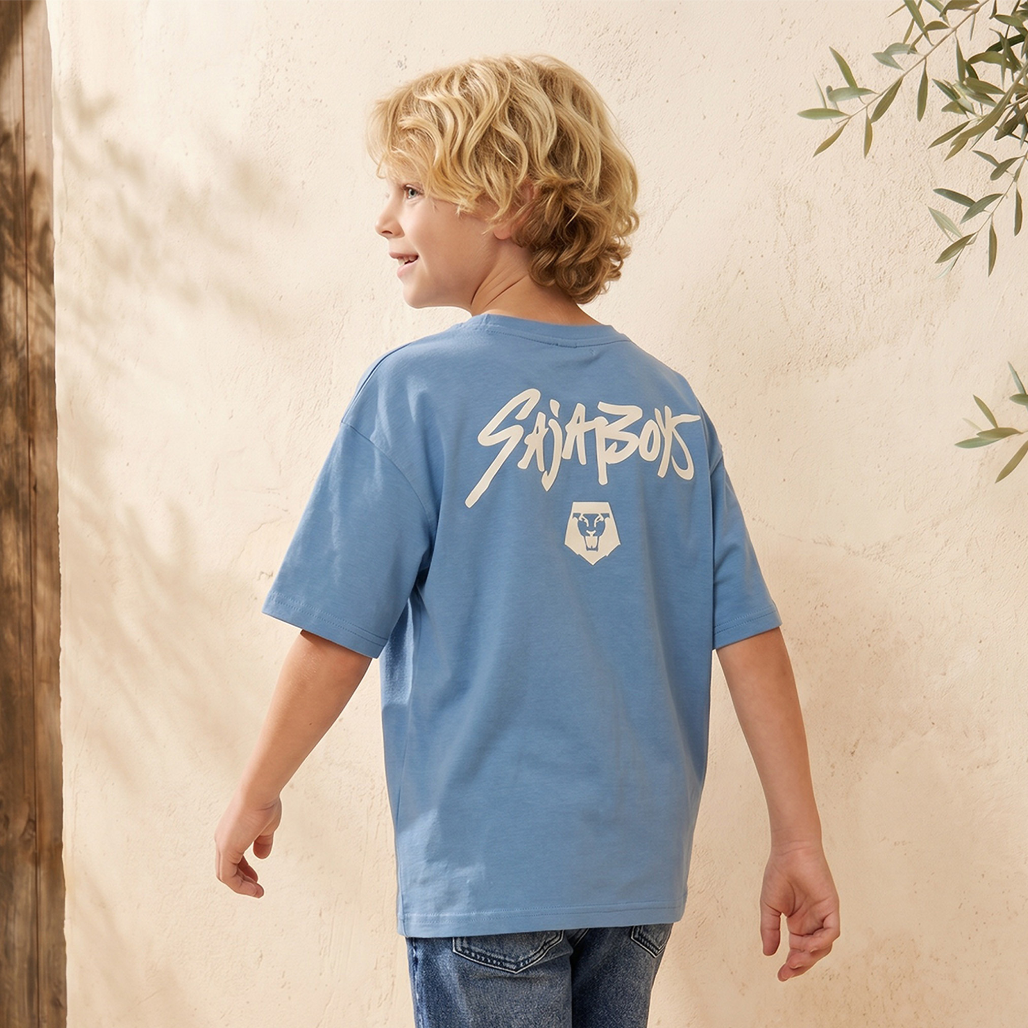 تيشيرت برقبة ضيقة وأكمام قصيرة وطبعات من نيتفليكس-boys-clothing-tshirtsandpolos-image-3