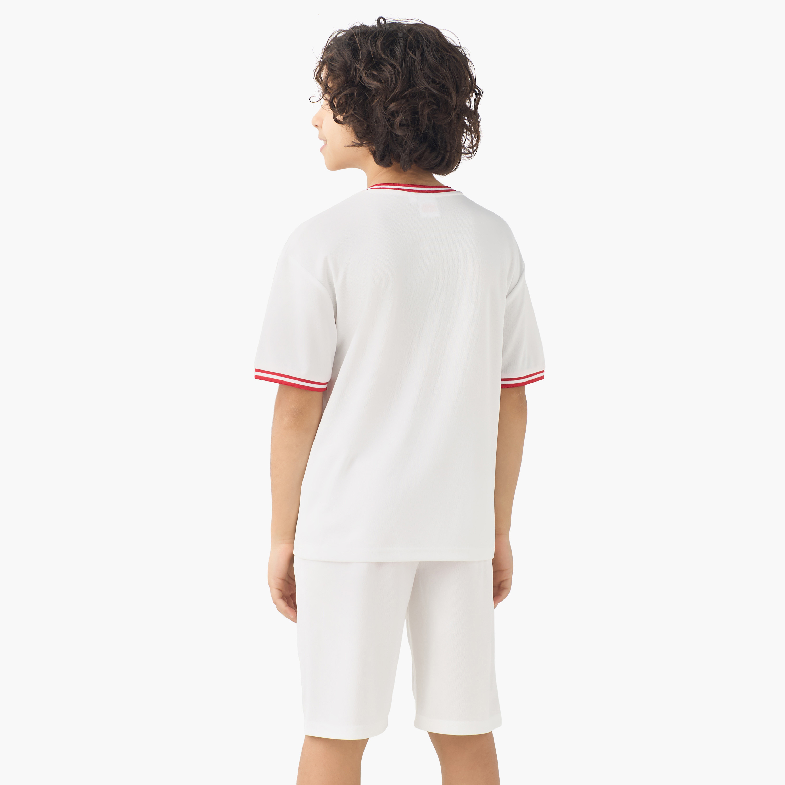طقم تيشيرت بأكمام قصيرة وياقة حرف V مع شورت بتطريز أفينجرز-boys-clothing-setsandcoords-image-4