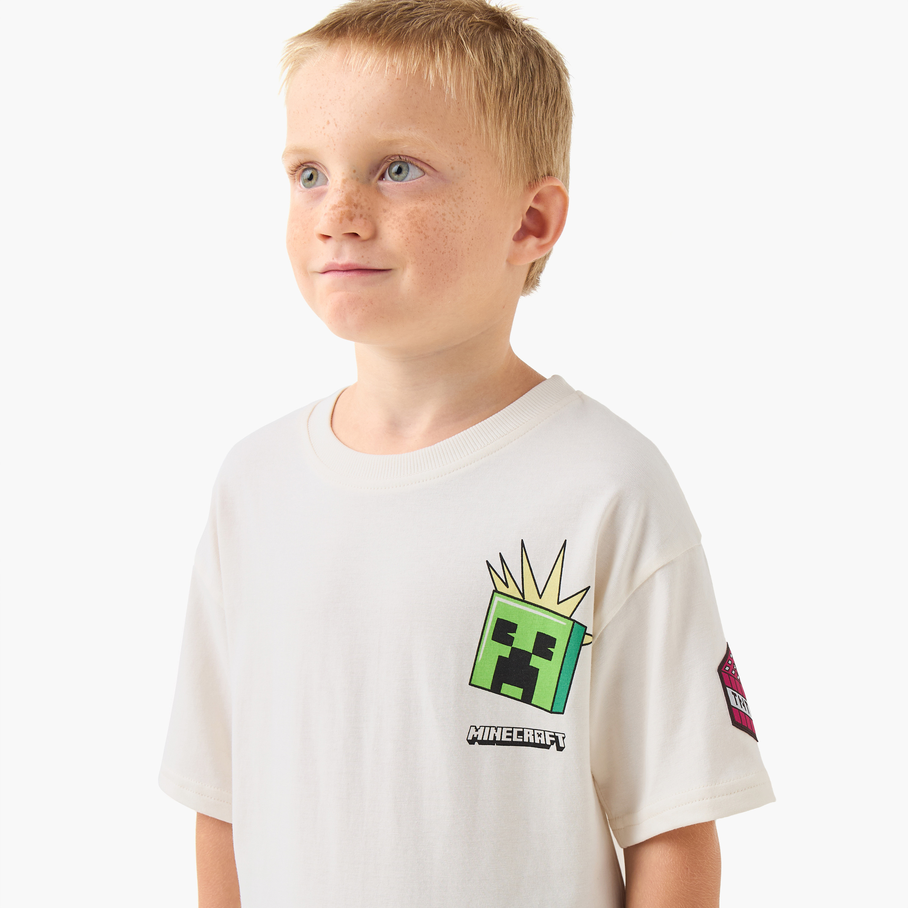 تيشيرت بطبعات جرافيك وياقة ضيقة وأكمام قصيرة من ماينكرافت-boys-clothing-tshirtsandpolos-image-4