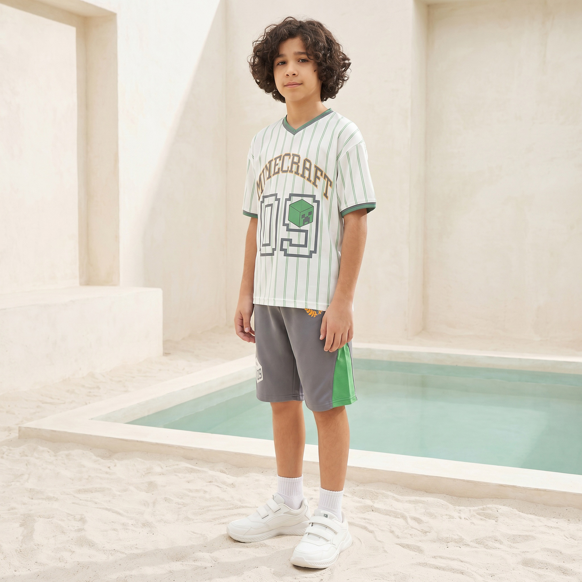طقم شورت وتيشيرت برقبة V وأكمام قصيرة وطبعات-boys-clothing-setsandcoords-image-1
