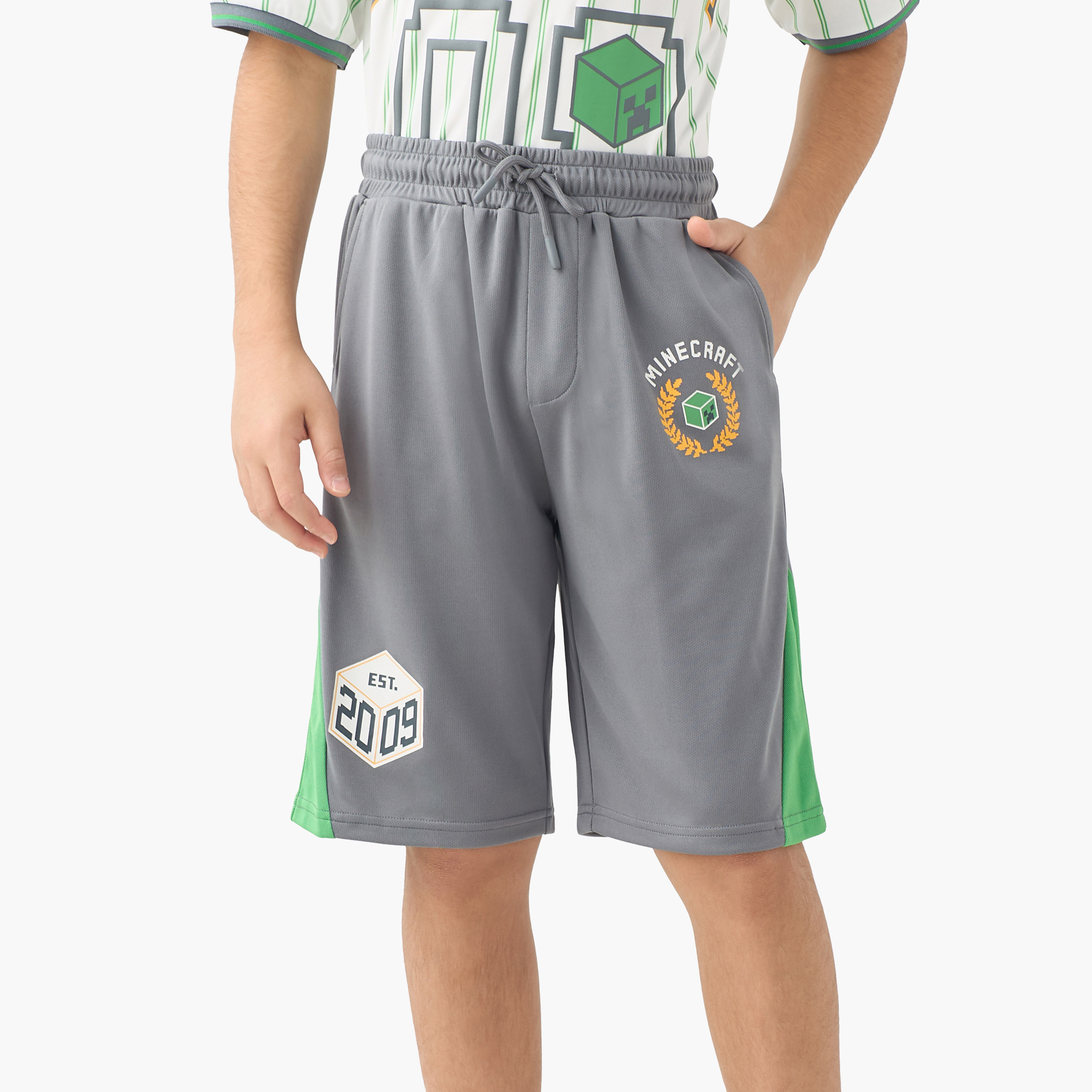 طقم شورت وتيشيرت برقبة V وأكمام قصيرة وطبعات-boys-clothing-setsandcoords-image-3