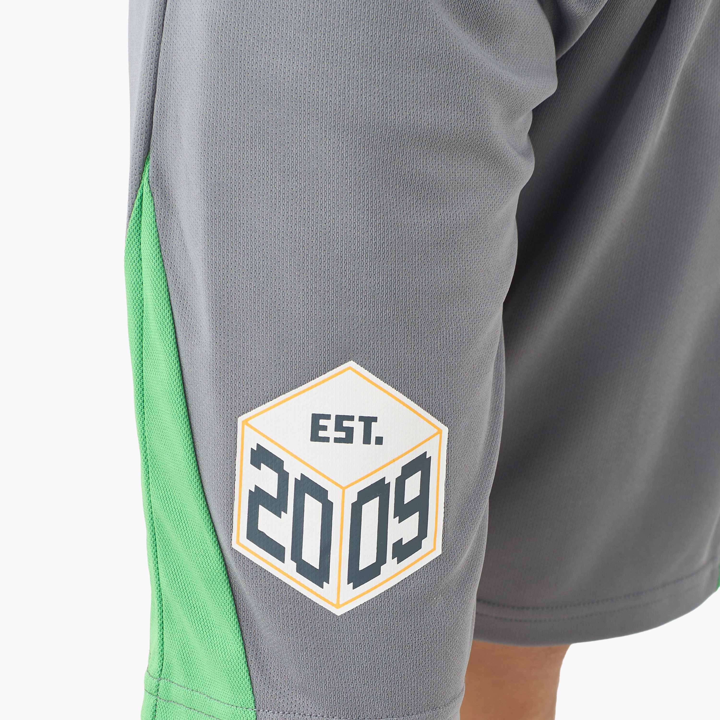 طقم شورت وتيشيرت برقبة V وأكمام قصيرة وطبعات-boys-clothing-setsandcoords-image-6