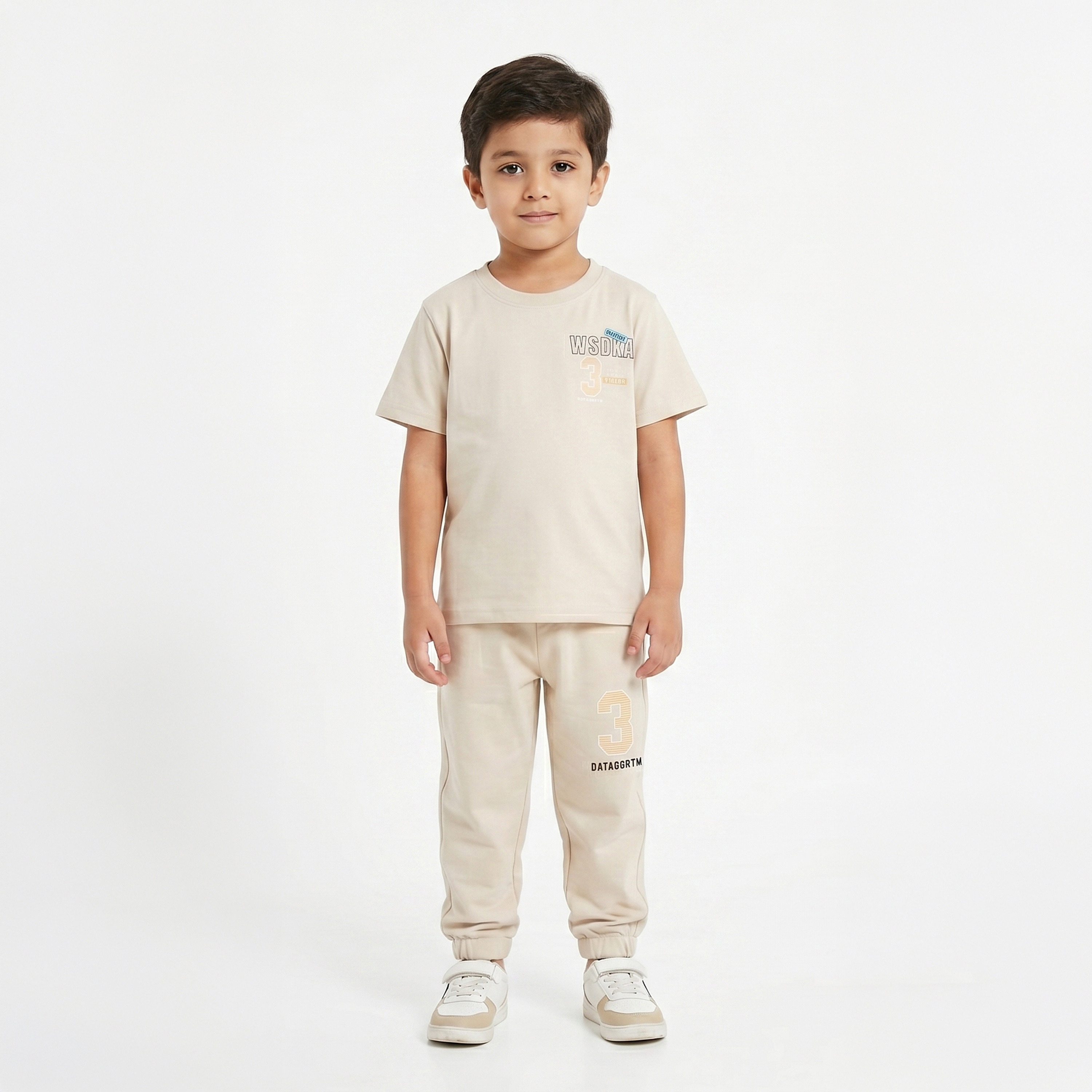 طقم تيشيرت بأكمام قصيرة مع بنطلون جوجر من كول آند كول-boys-clothing-setsandcoords-image-1