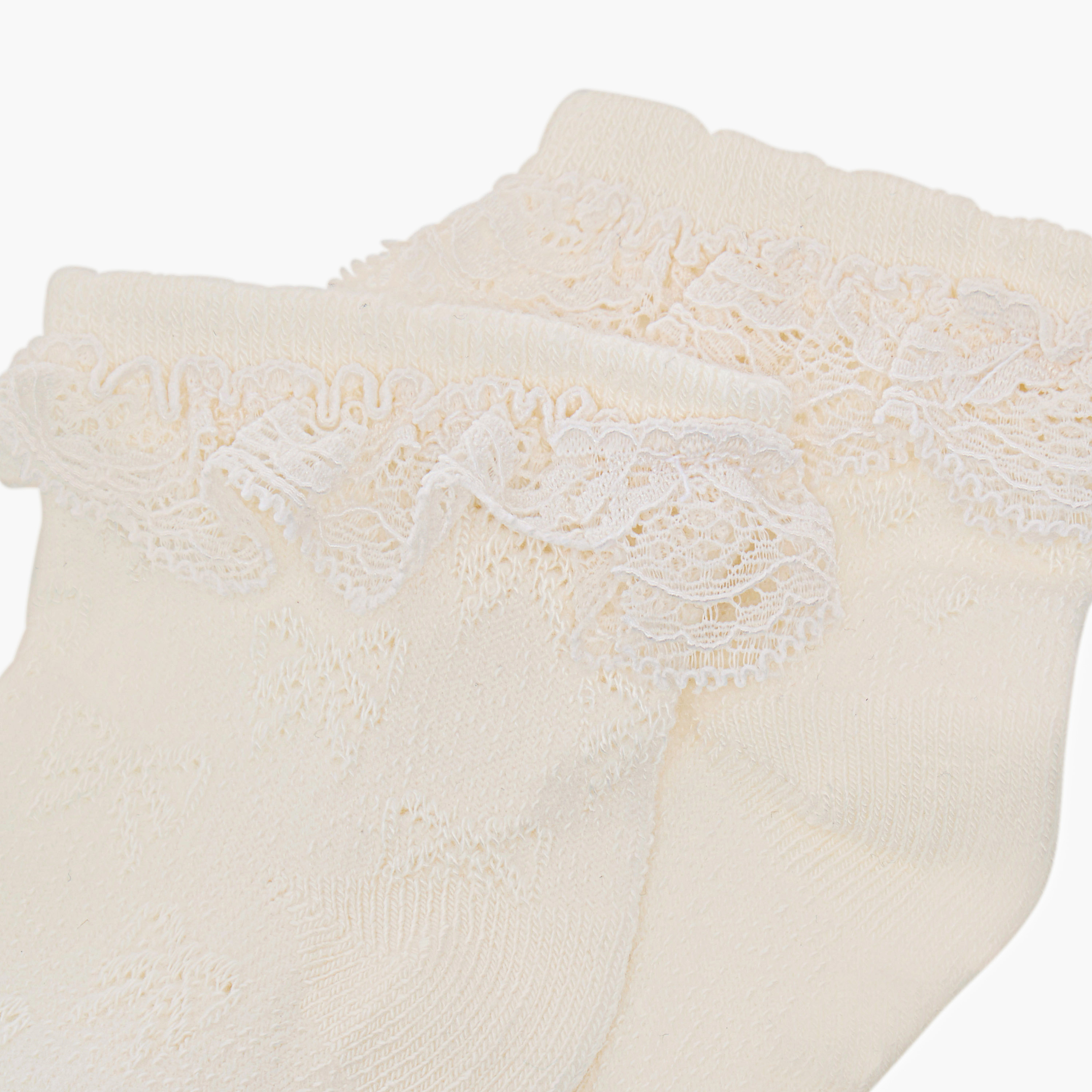 Giggles Textured Bow Jacquard Ankle Length Socks with Lace Detai-baby-girls-accessories-socks-image-2