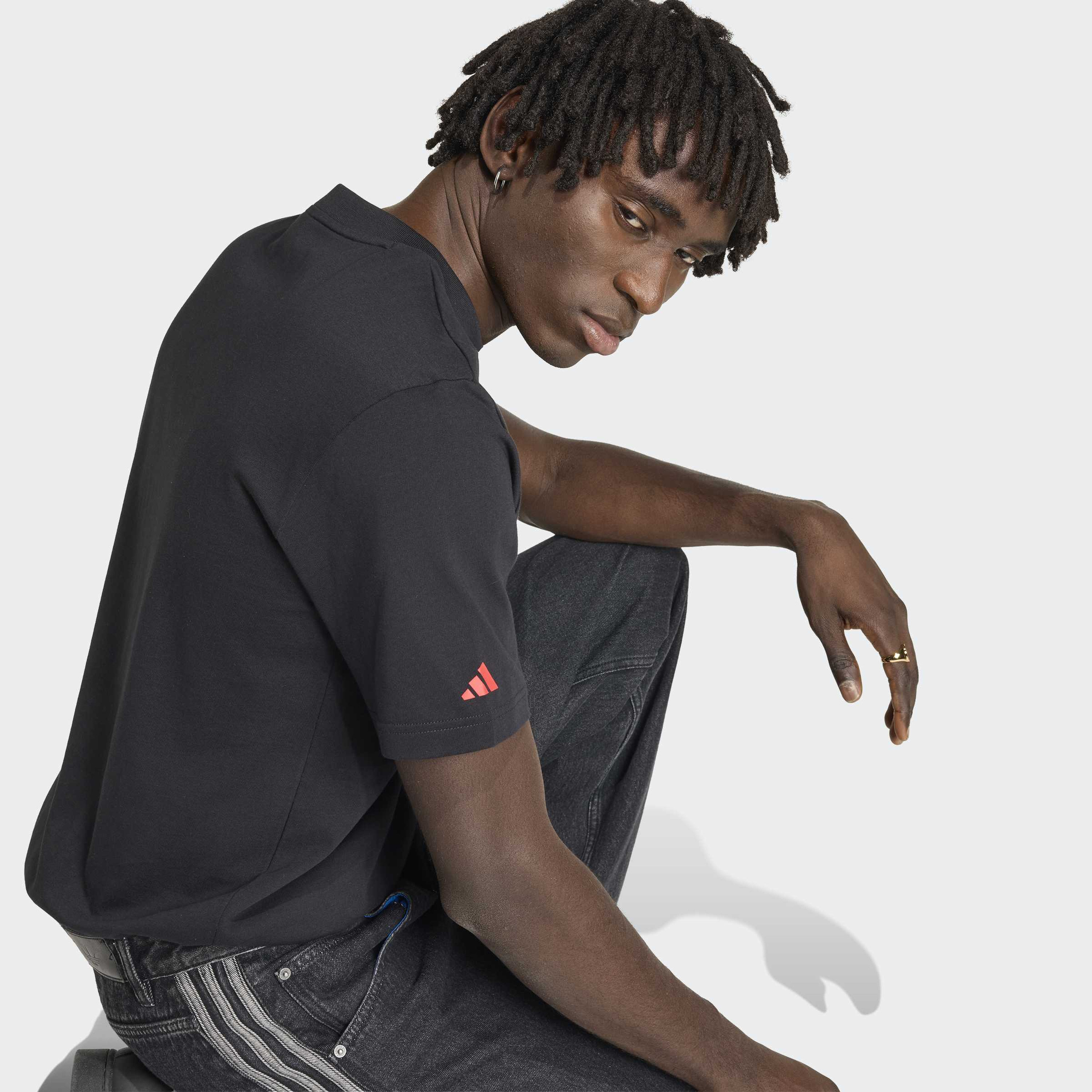 adidas Men Manchester United Short Sleeve T-Shirt-men-clothing-sportswearandactivewear-tshirtsandpolos-image-3