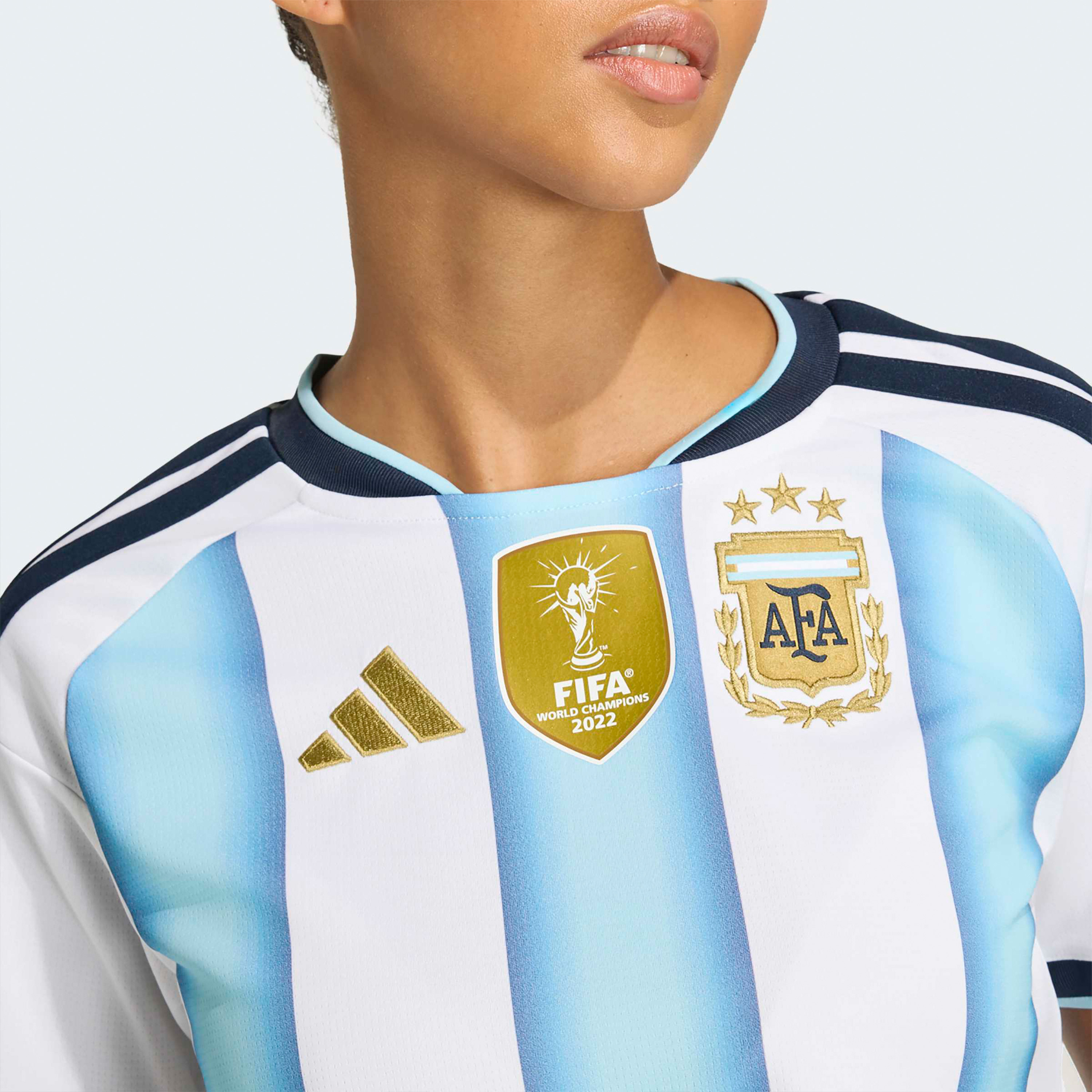 اديداس - قميص منتخب الأرجنتين الأساسي للنساء لكأس العالم FIFA 2026-sports-women-clothing-tshirtsandvests-image-4