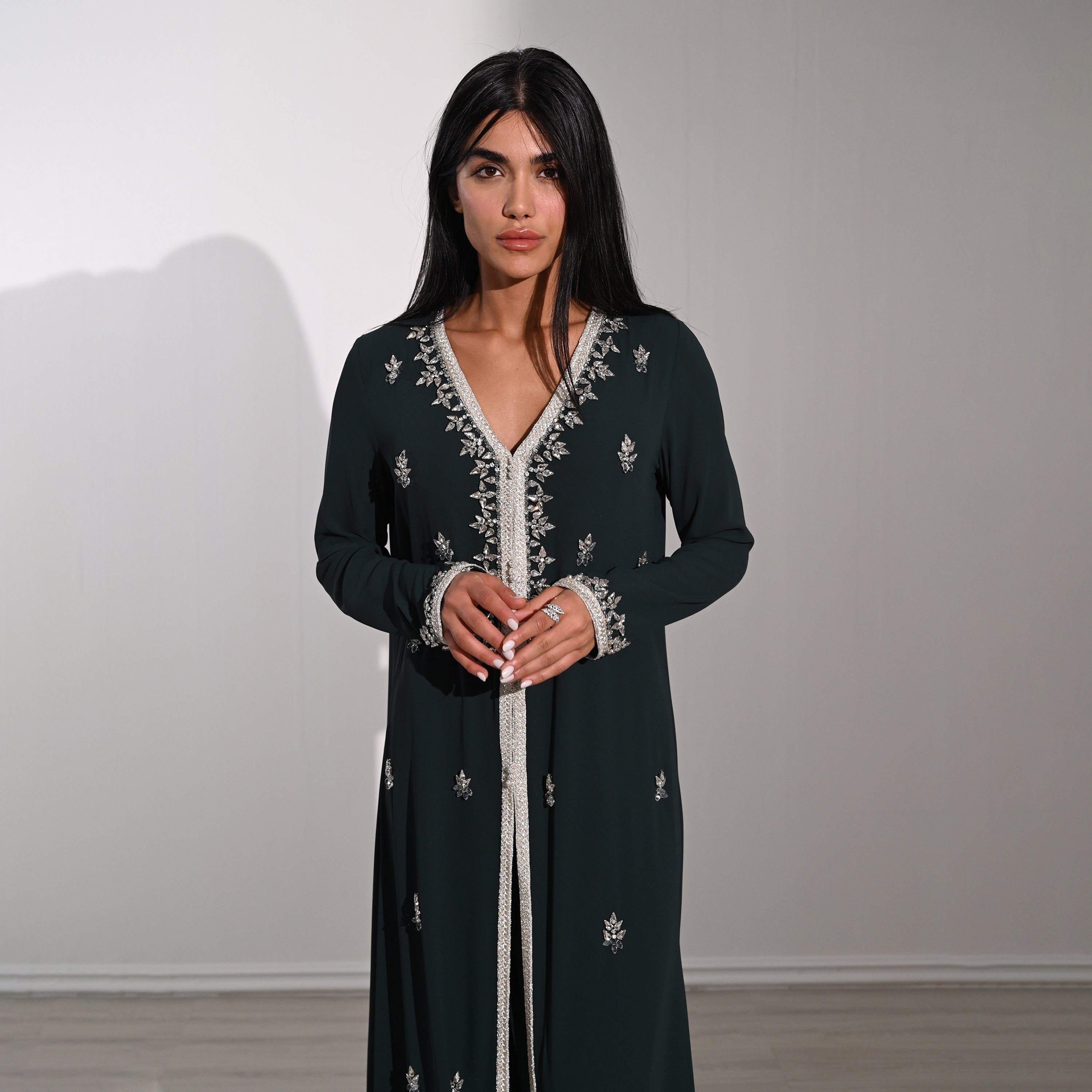 فستان سهرة نسائي طويل ماكسي من الشيفون بتطريز كريستالي ودانتيل من أكاديا-women-clothing-dresses-image-18