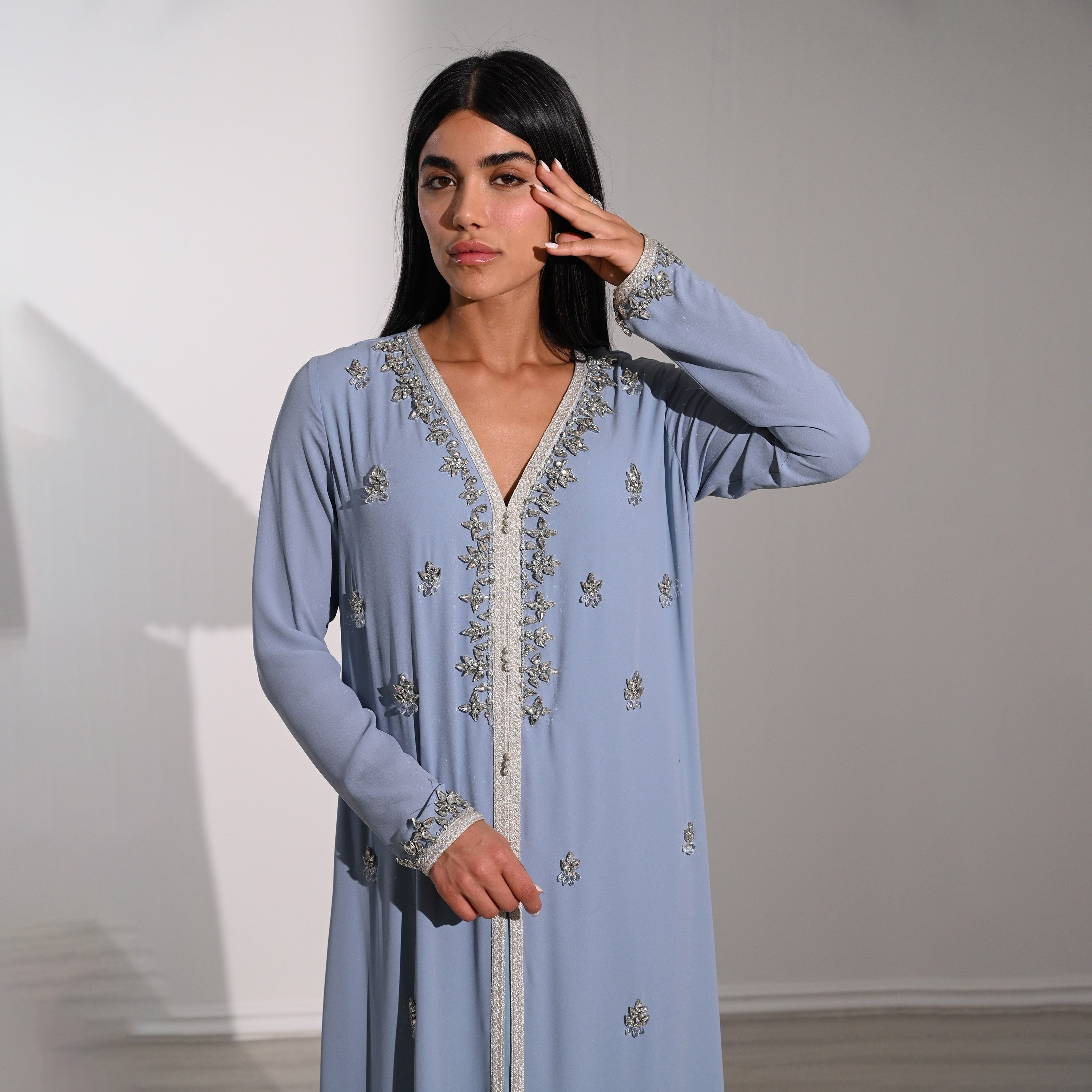فستان سهرة نسائي طويل ماكسي من الشيفون بتطريز كريستالي ودانتيل من أكاديا-women-clothing-dresses-image-9