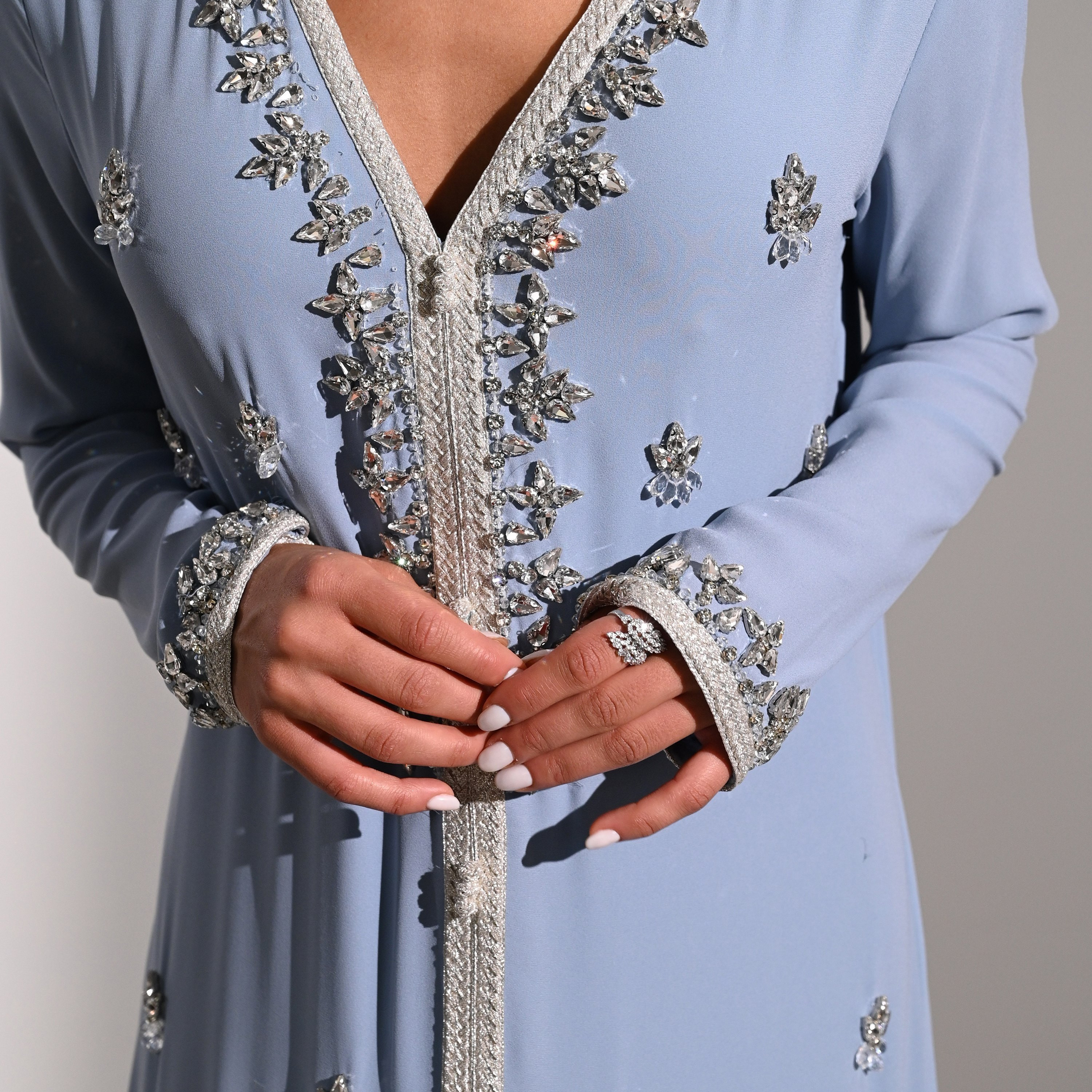فستان سهرة نسائي طويل ماكسي من الشيفون بتطريز كريستالي ودانتيل من أكاديا-women-clothing-dresses-image-10